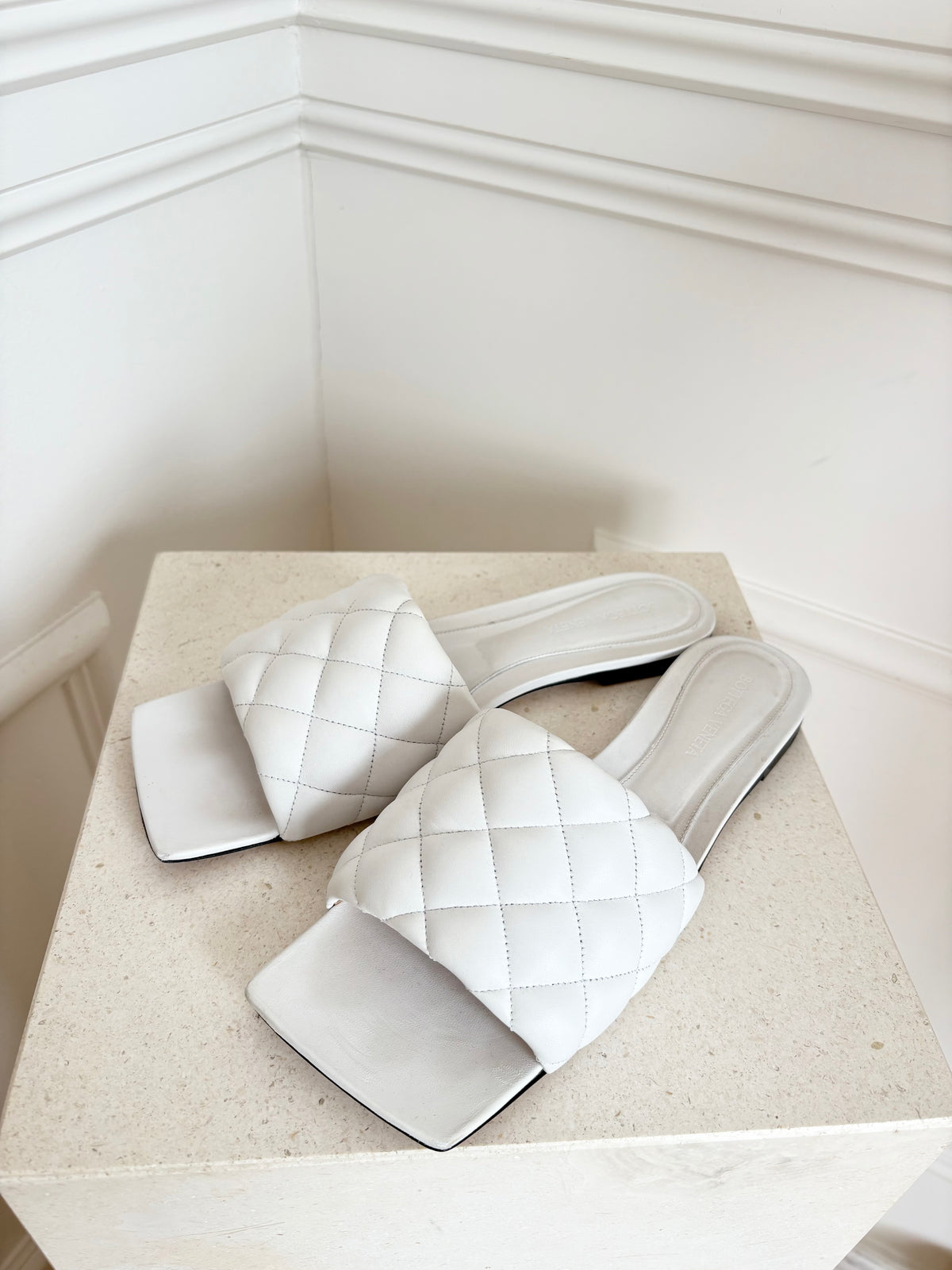 Bottega Veneta Padded Flat Sandal In Optic White, 41