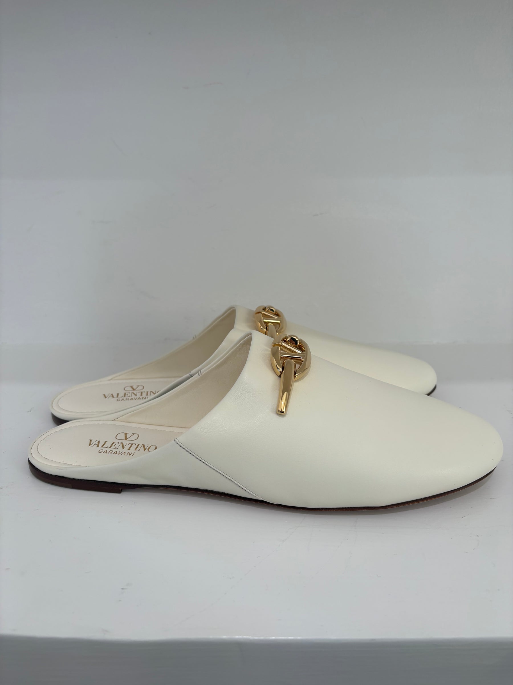 Valentino Garavani Cream Leather Logo Slipper, 41