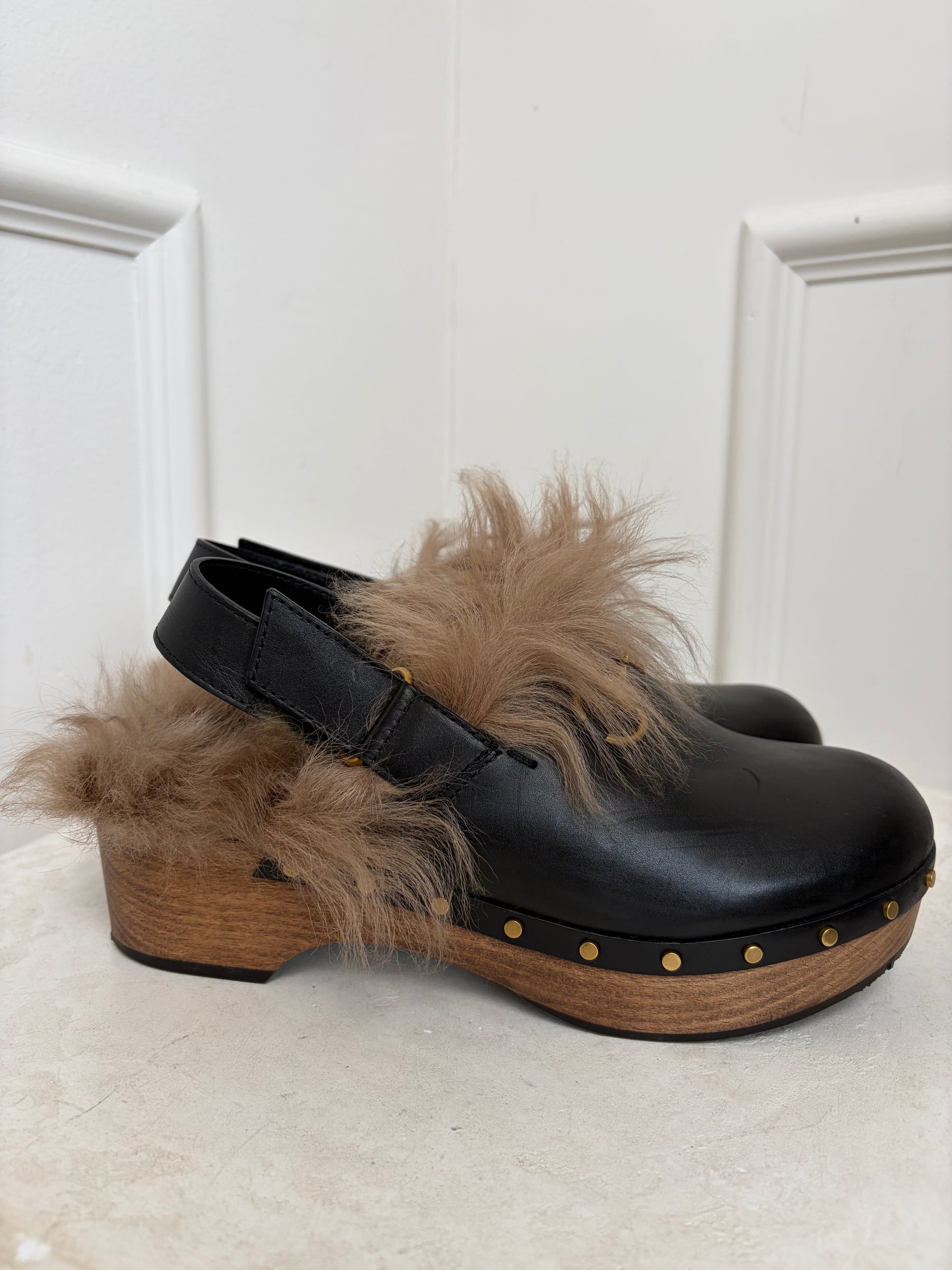 Gucci Amstel Fur Clogs Black, 38.5
