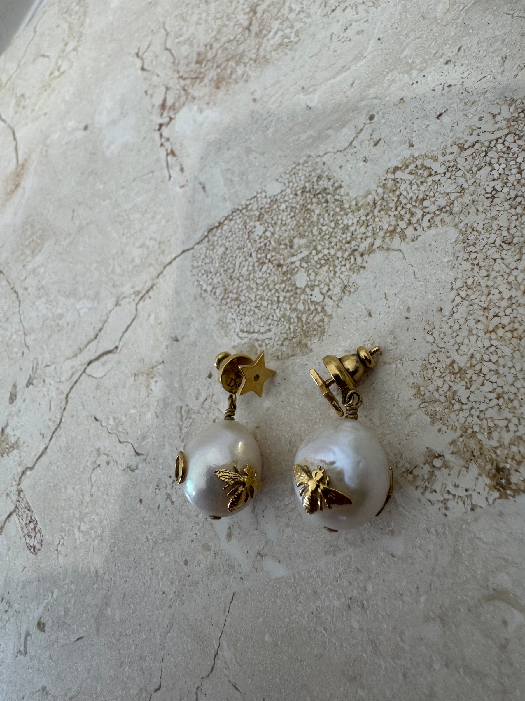 Dior Tribales Pearl Earrings Logo Bee Motif, 8 AU