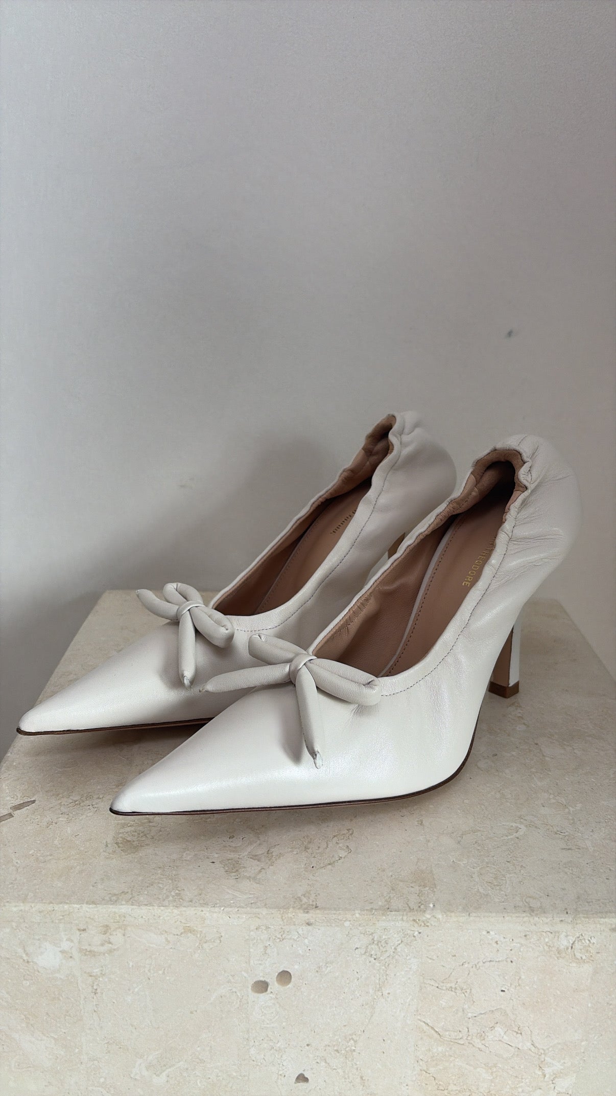 Scanlan Theodore White Bow Pumps, 38