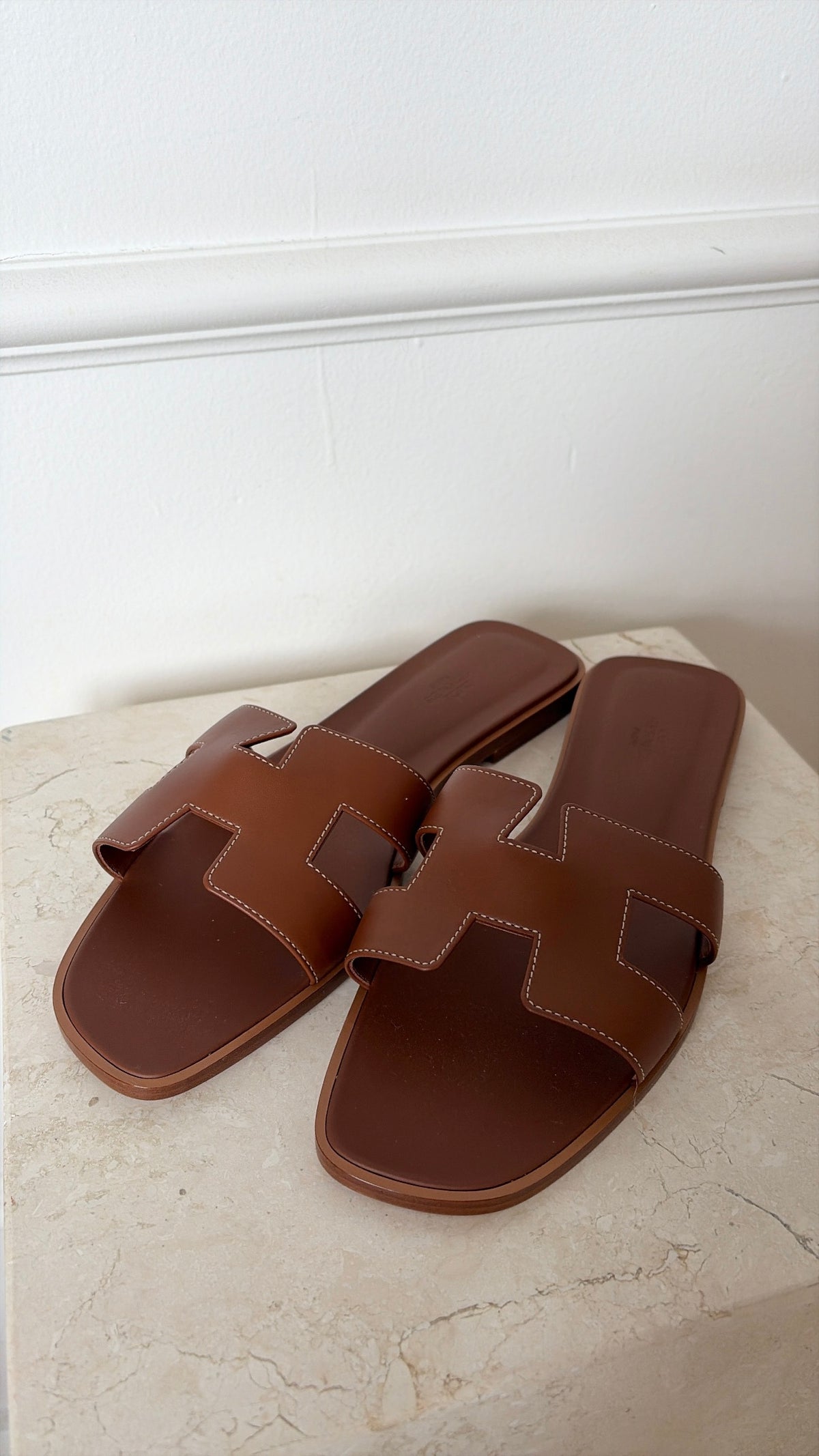 Hermès Tan Oran Sandals, 41