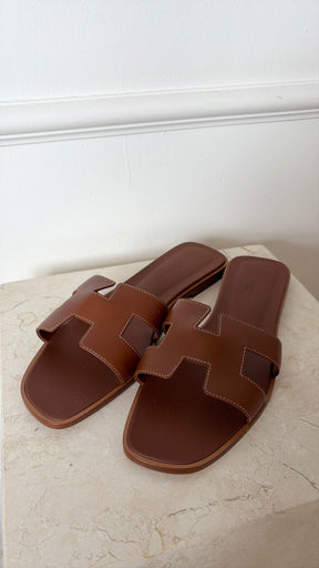 Hermès Tan Oran Sandals, 41