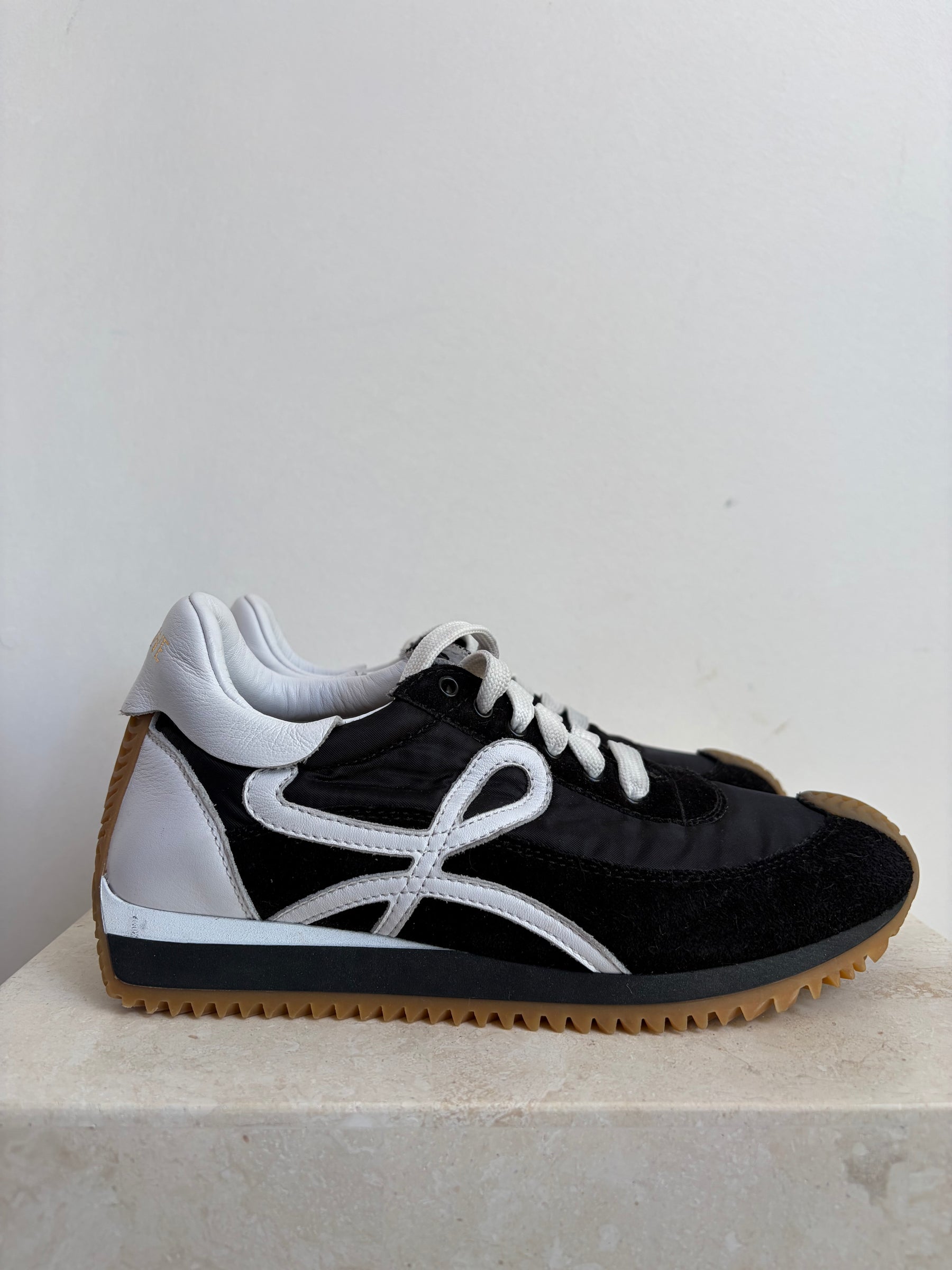Loewe Black and White Flow Runners, 36