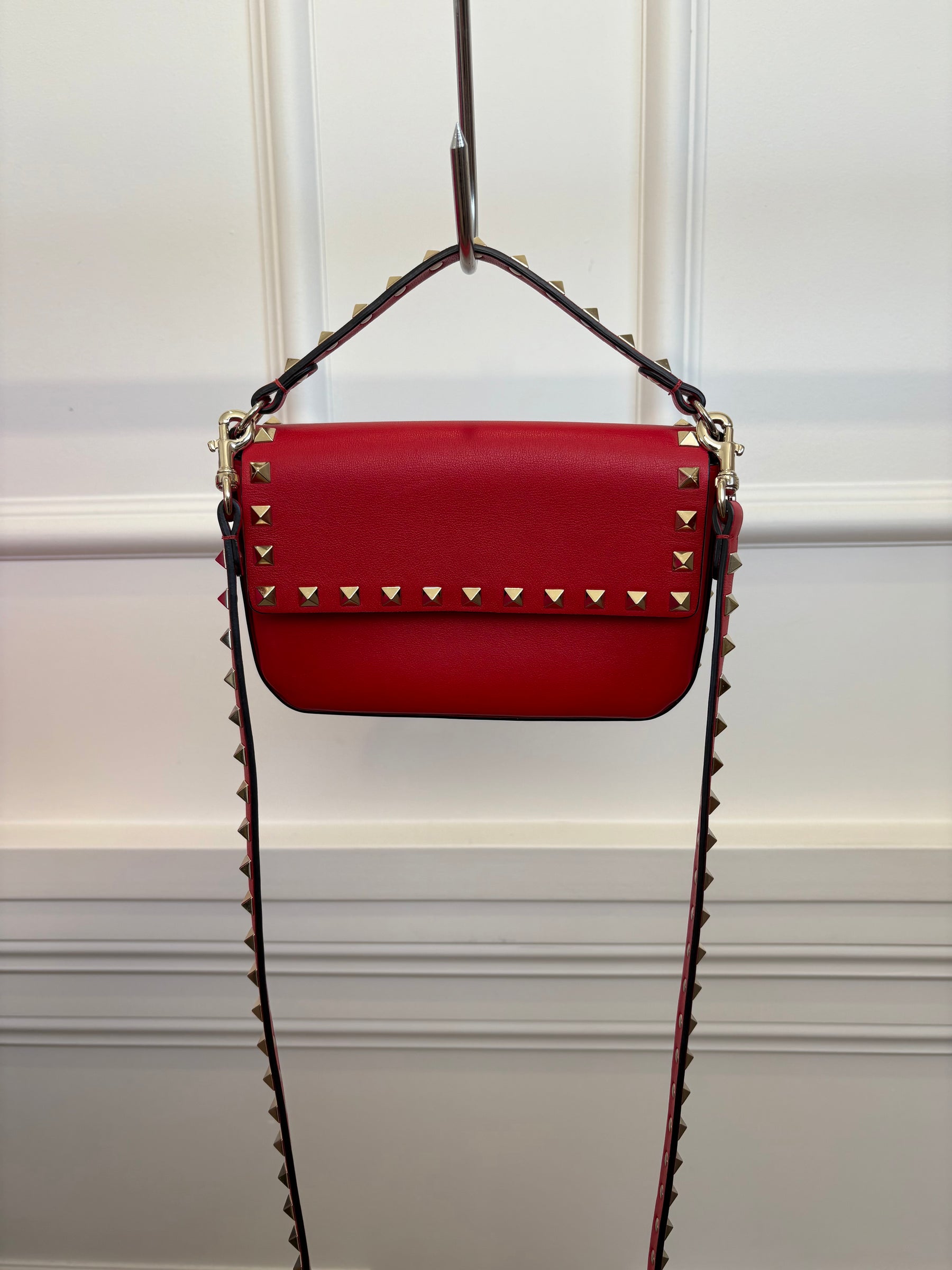 Valentino Garavani Rockstud Crossbody Bag In Red Grainy Leather