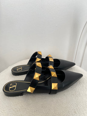 Valentino Garavani Black Pointed Roman Stud Flats, 40