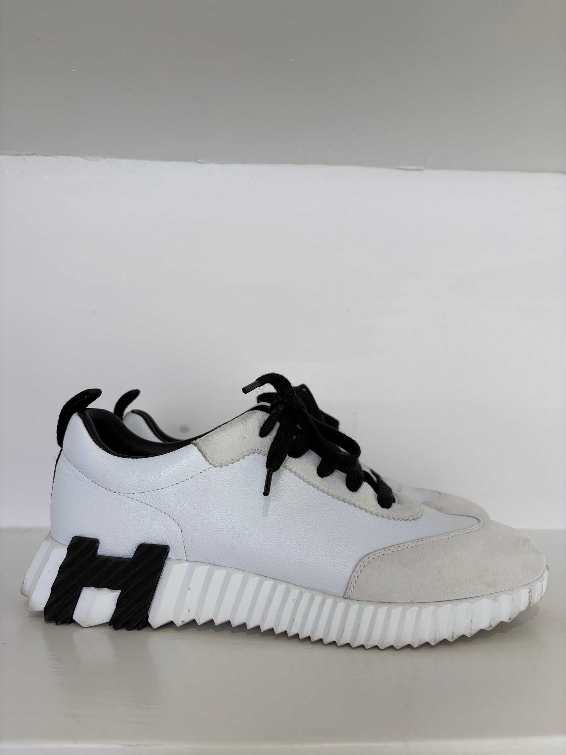 Hermès White Leather Bounce Sneaker with Black Details, 40