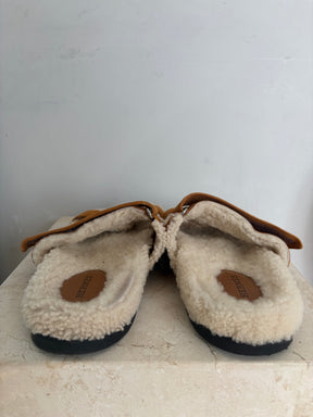 Hermès Tan Shearling Chypre Sandlas, 40