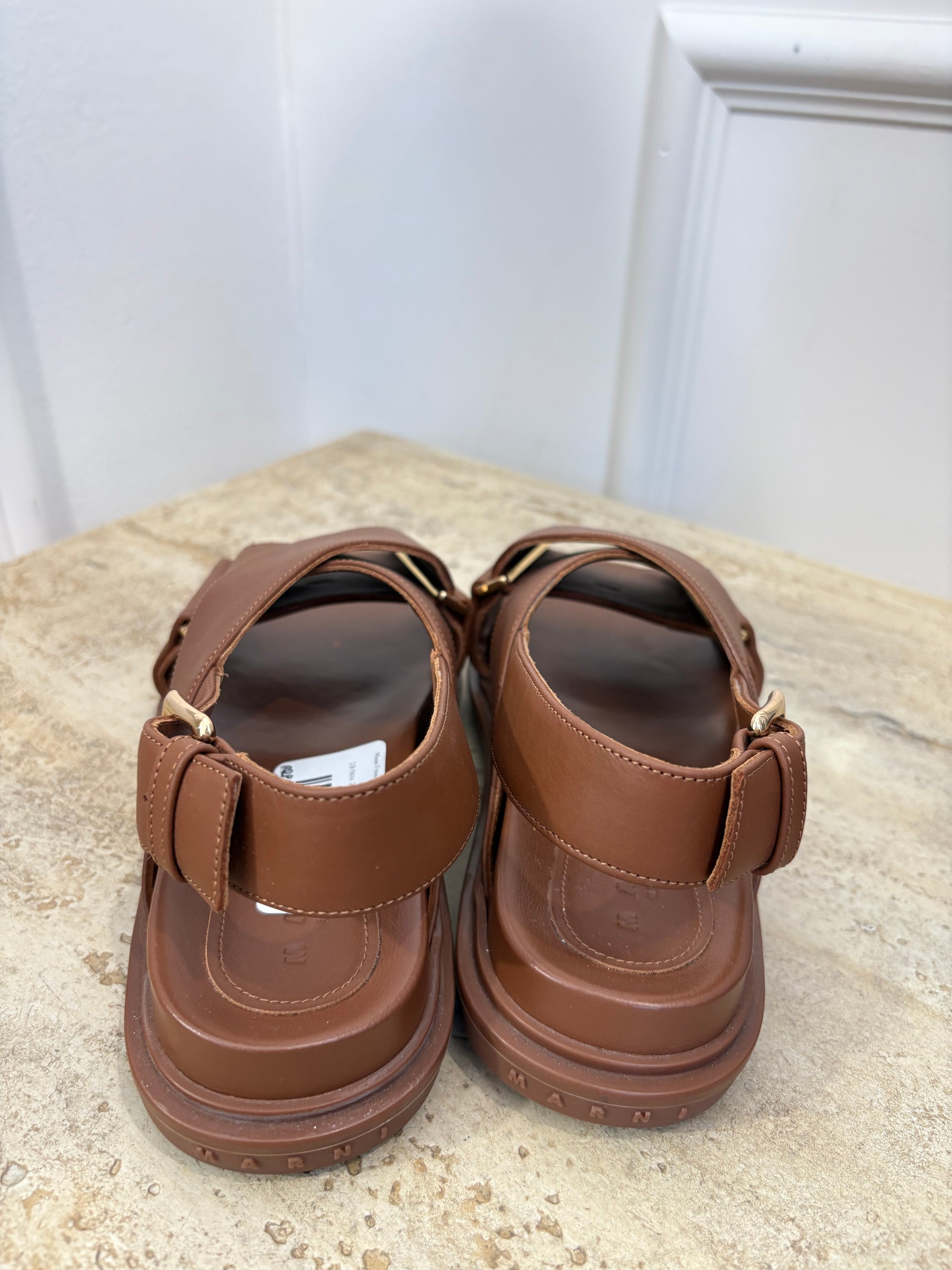 Marni Fussbett Criscross Sandal In Gold Brown, 35