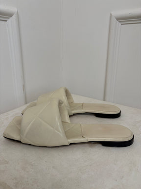 Bottega Veneta Cream Quilted Leather Lido Slides, 39.5