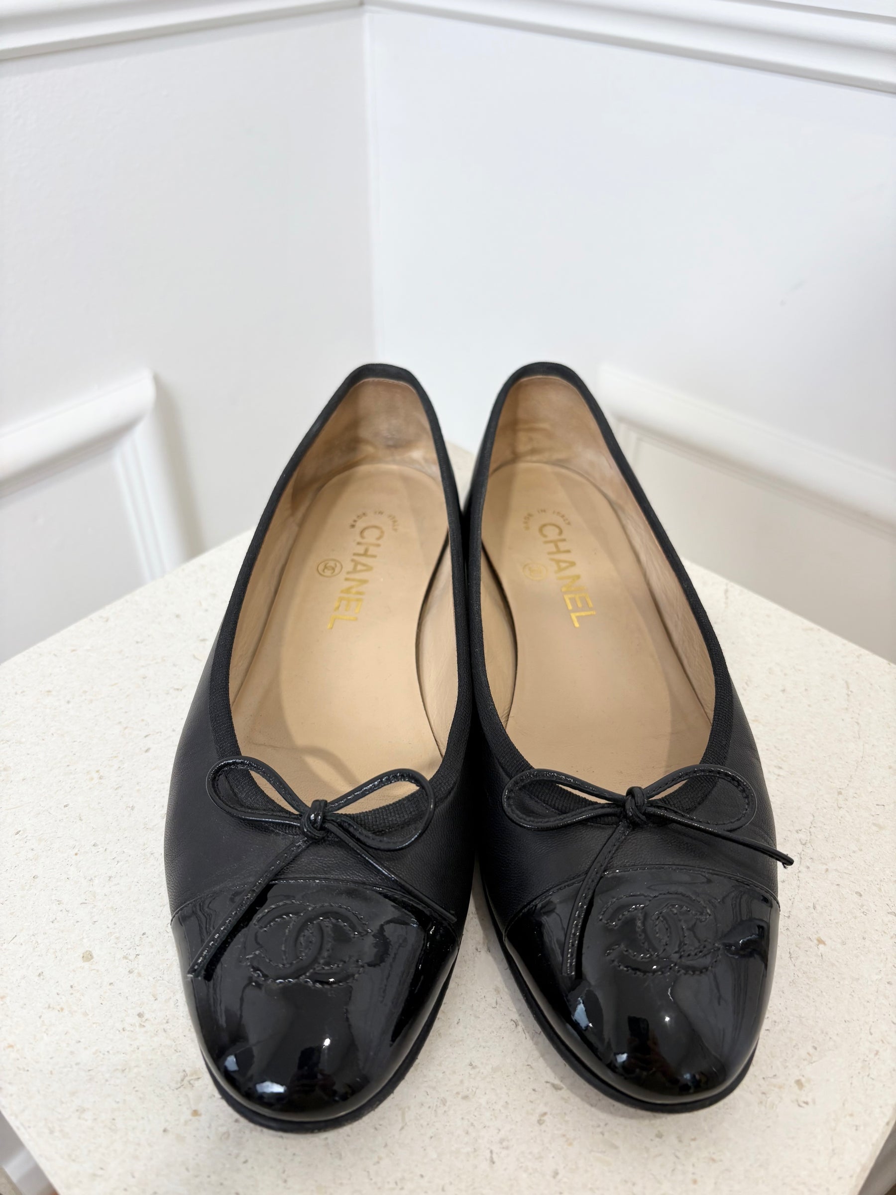 Chanel Black Leather Patent Cap Ballet Flat, 39 C