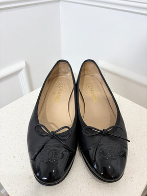 Chanel Black Leather Patent Cap Ballet Flat, 39 C