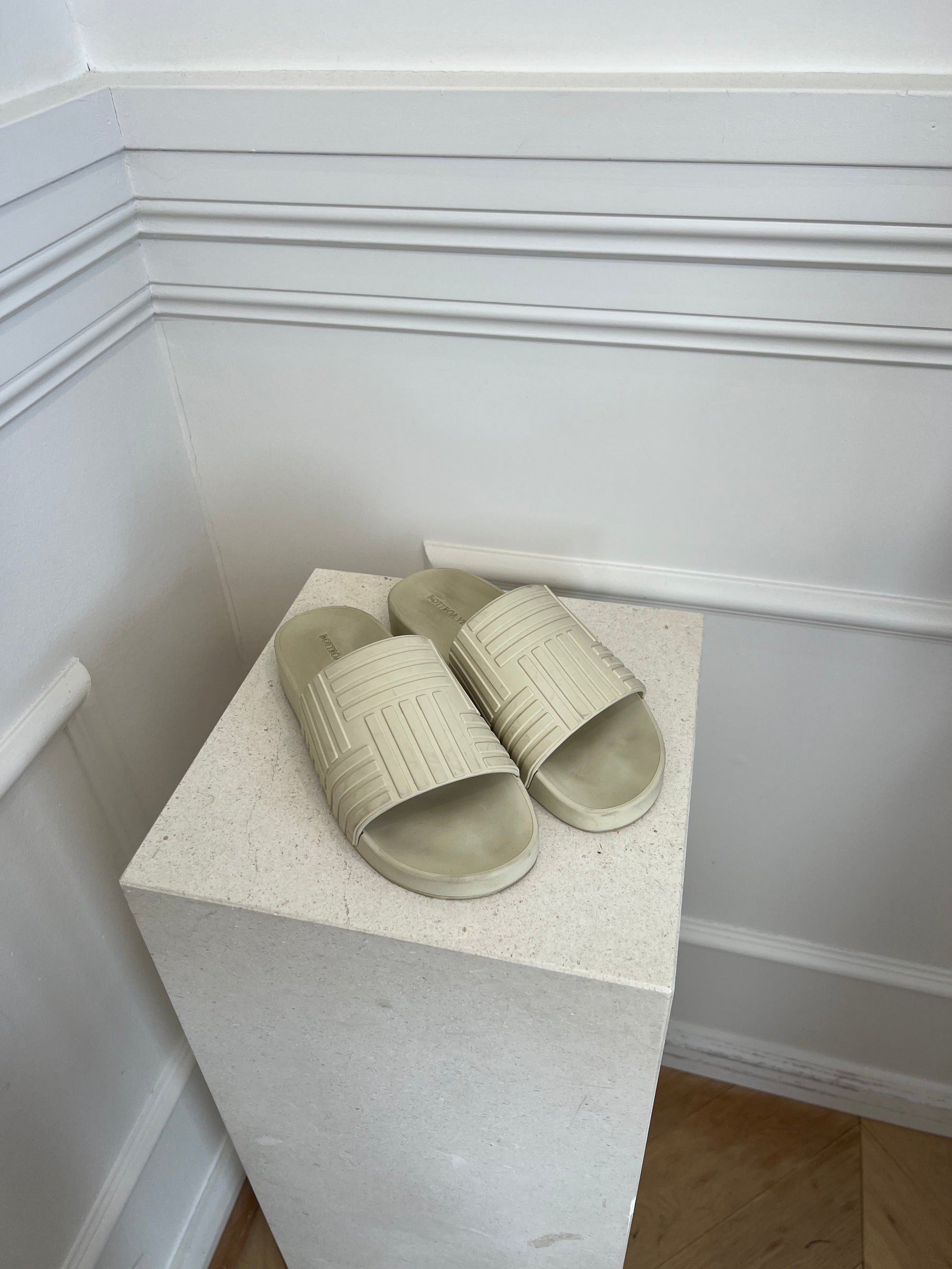 Bottega Veneta Cream Rubber Slides, 36