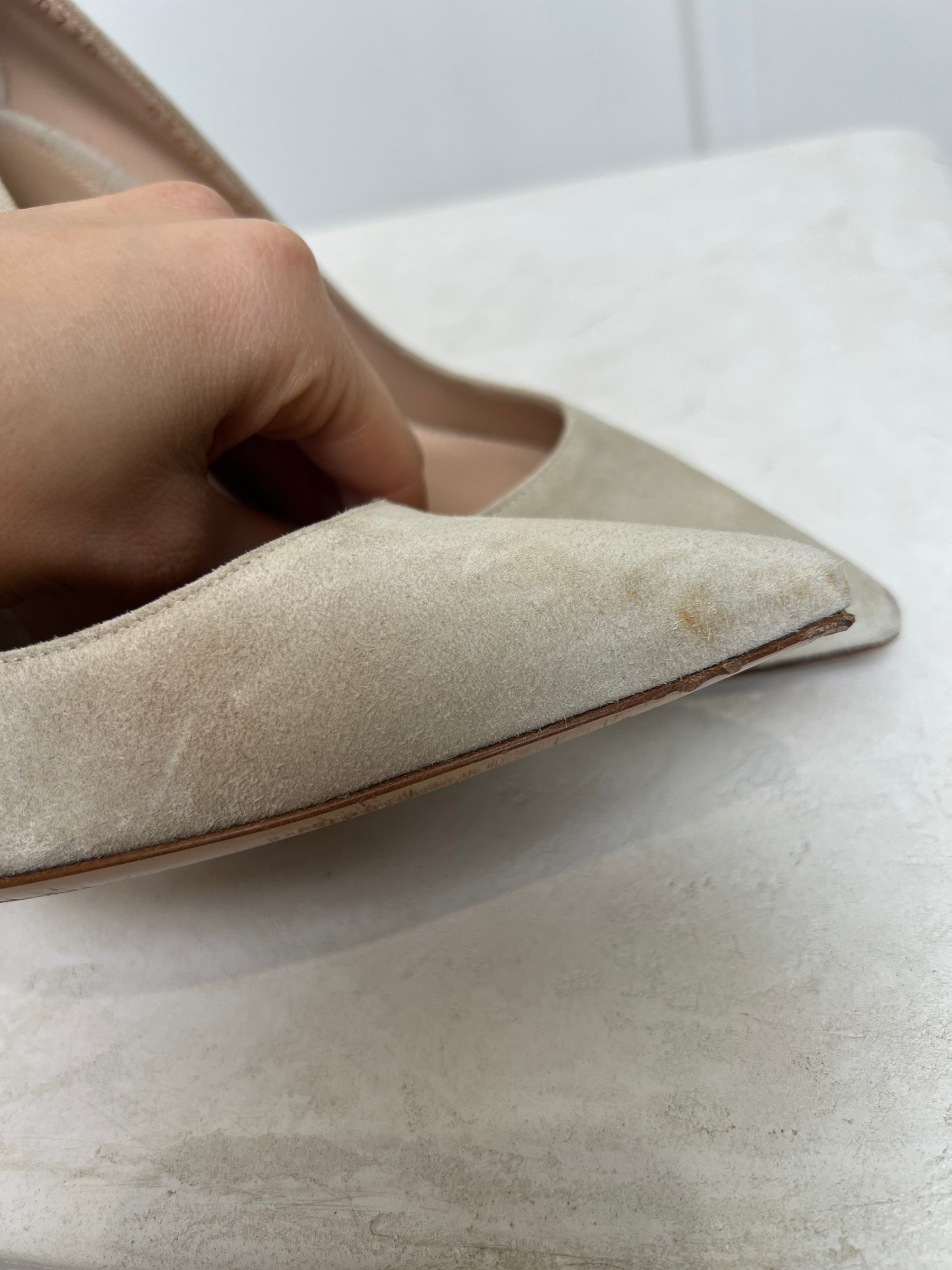 Gianvito Rossi Ellipsis Beige Suede Pumps, 38