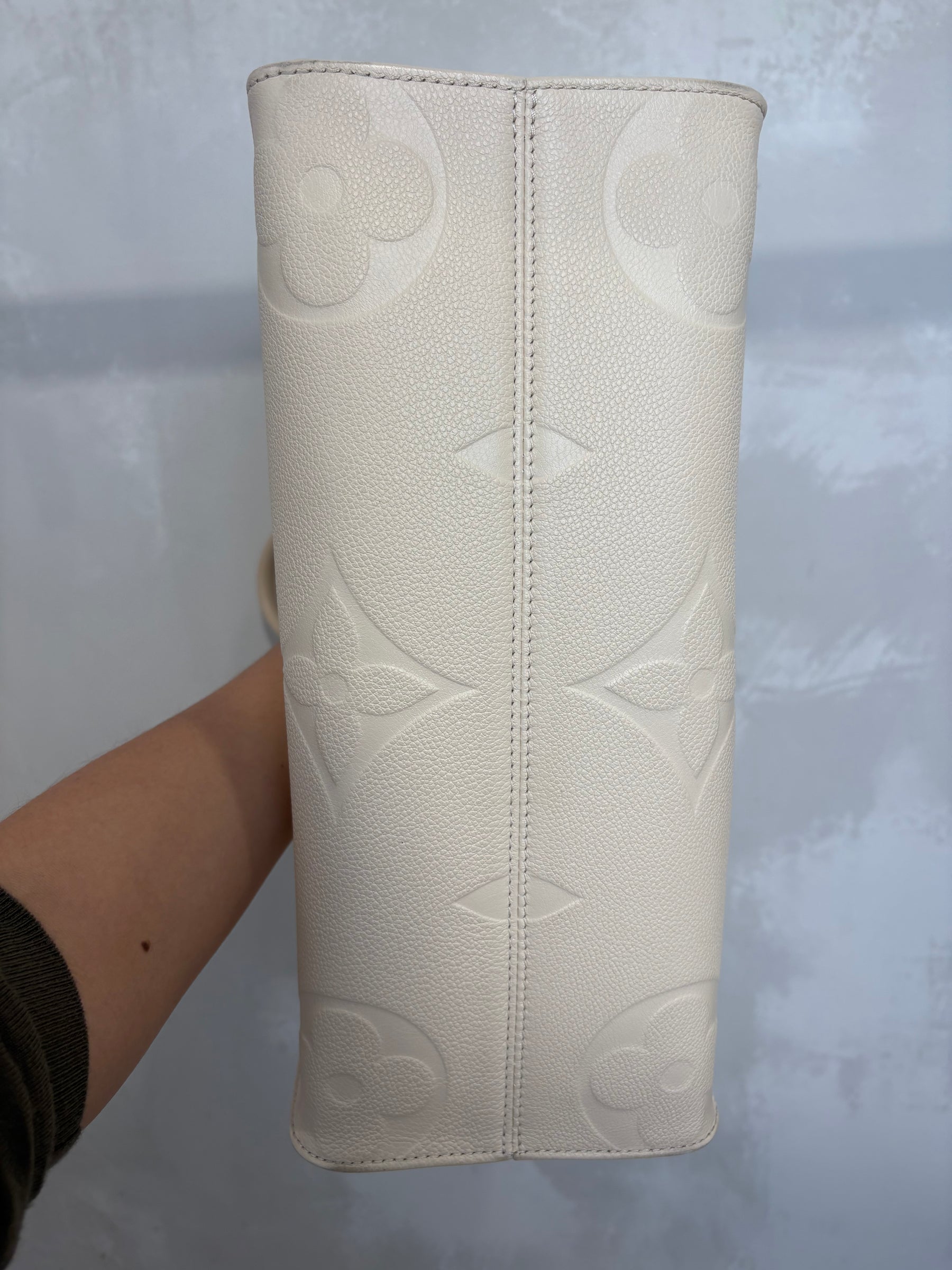 Louis Vuitton Cream Empreinte Leather On the Go MM Tote