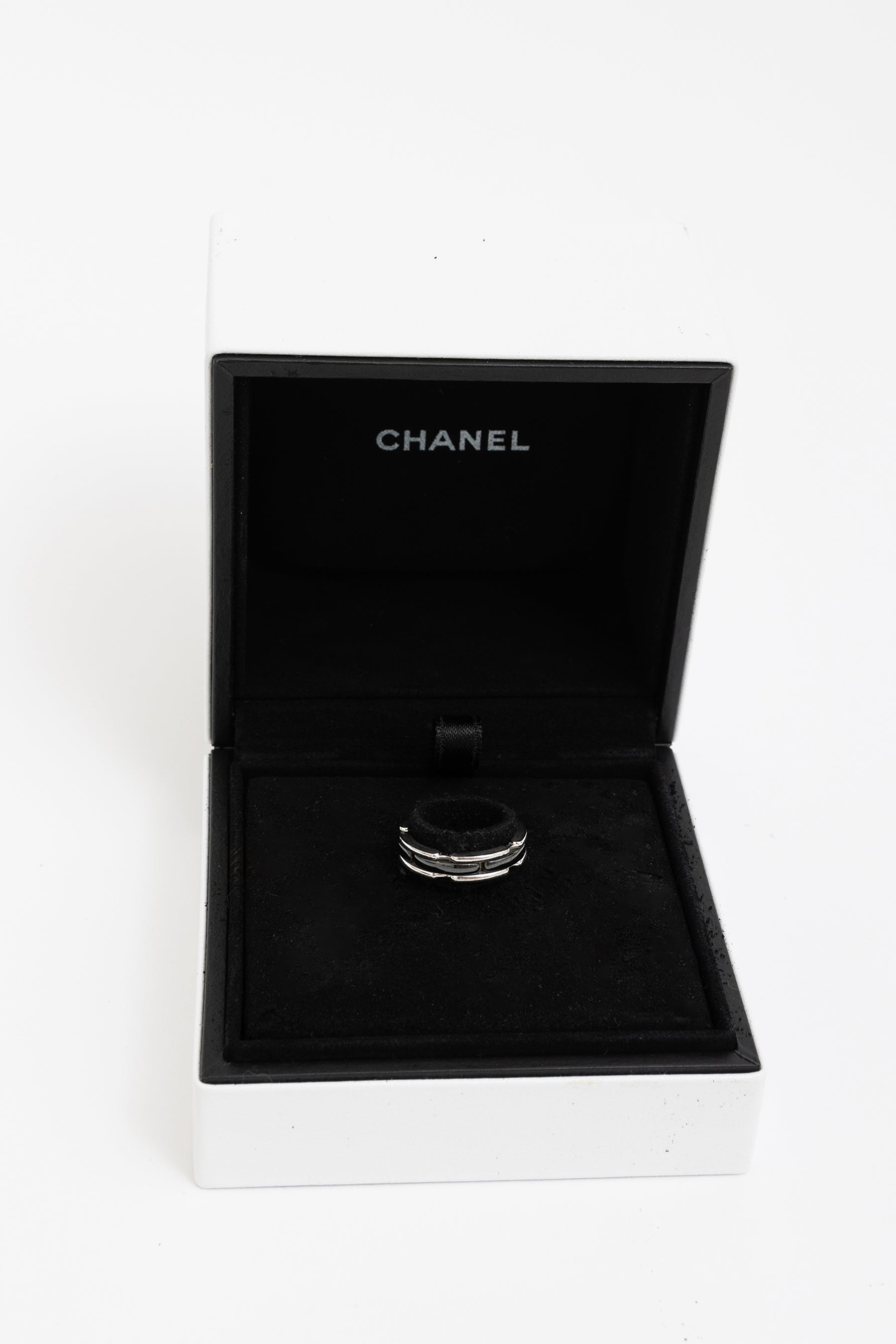 Chanel ultra ring white deals