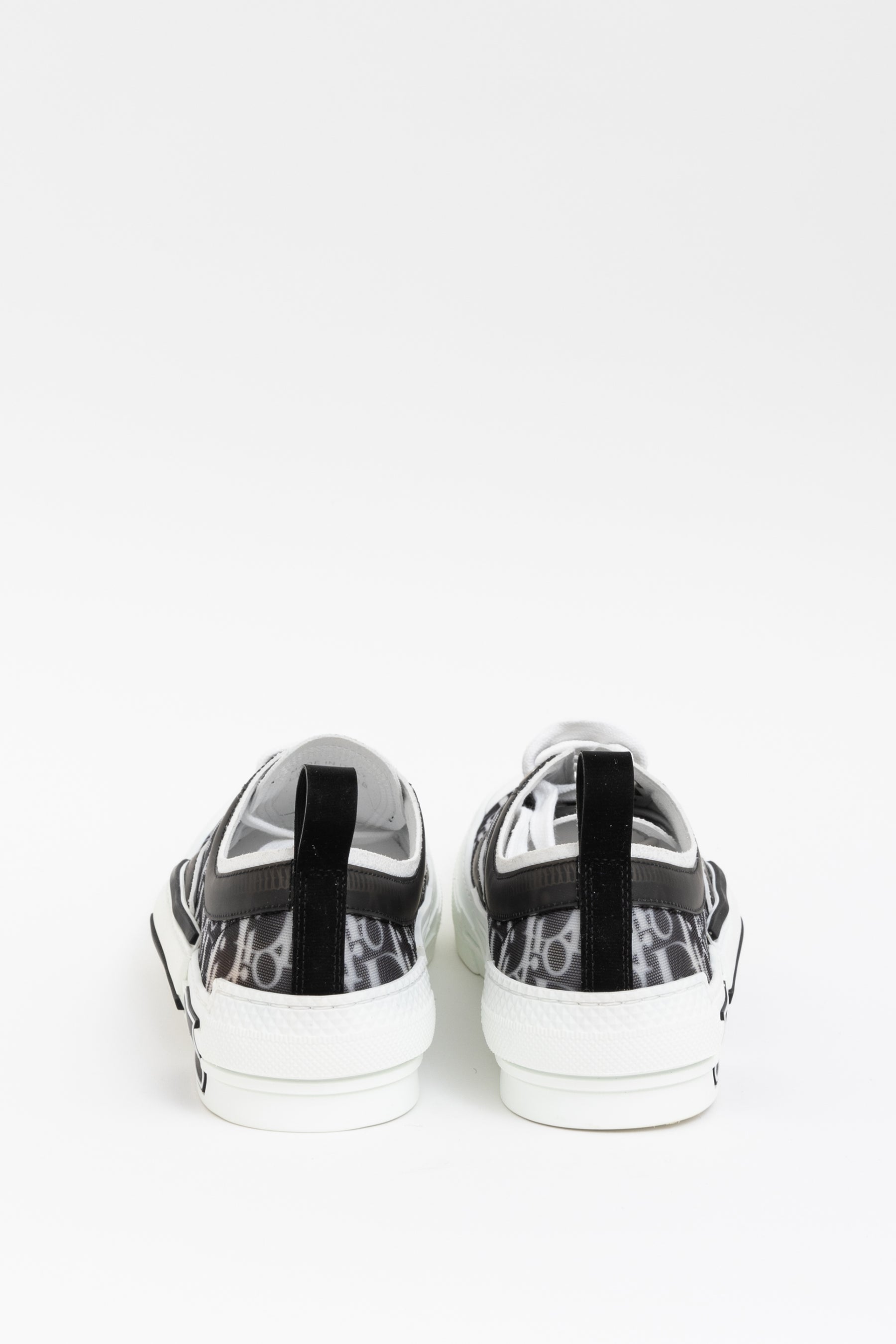 B23 Low Top Oblique Sneaker