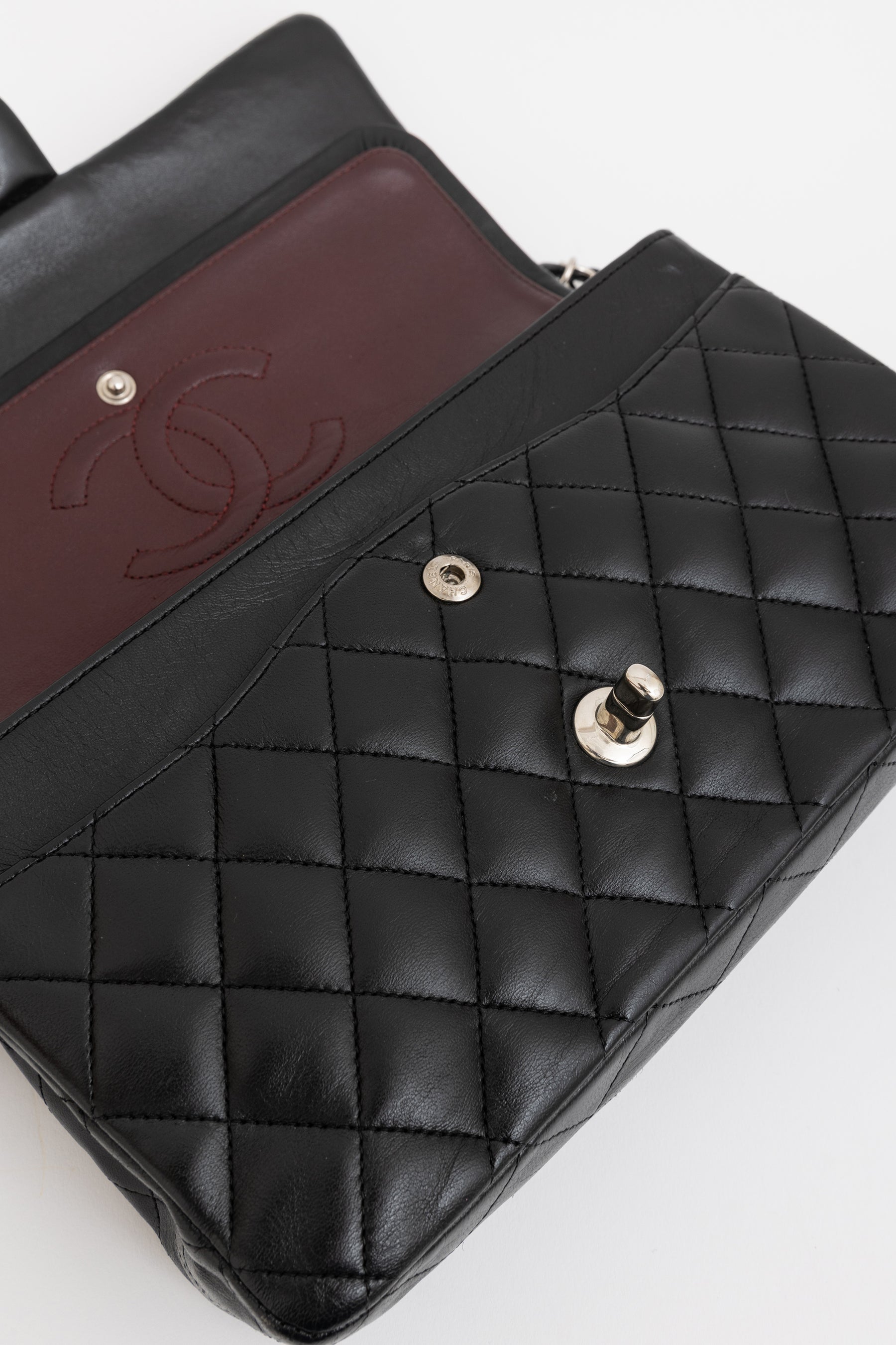 Medium Classic Double Flap