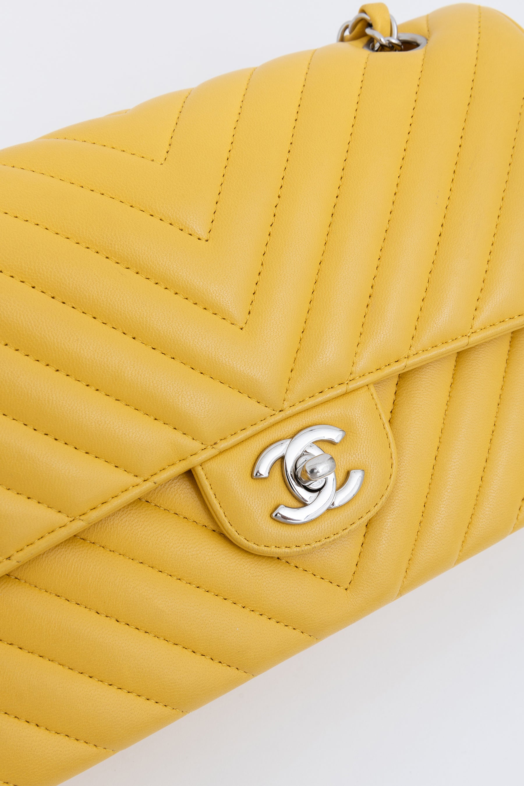 Chevron Medium Classic Flap Bag