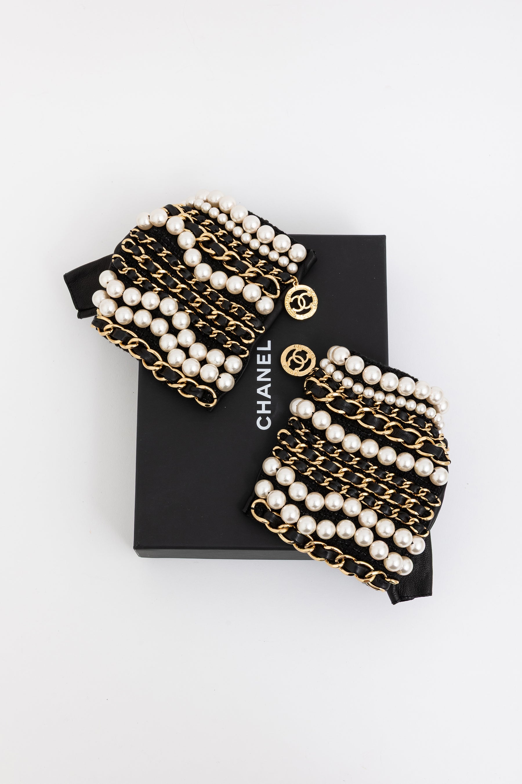 Pearl and Chain Embellished Fingerless Gloves