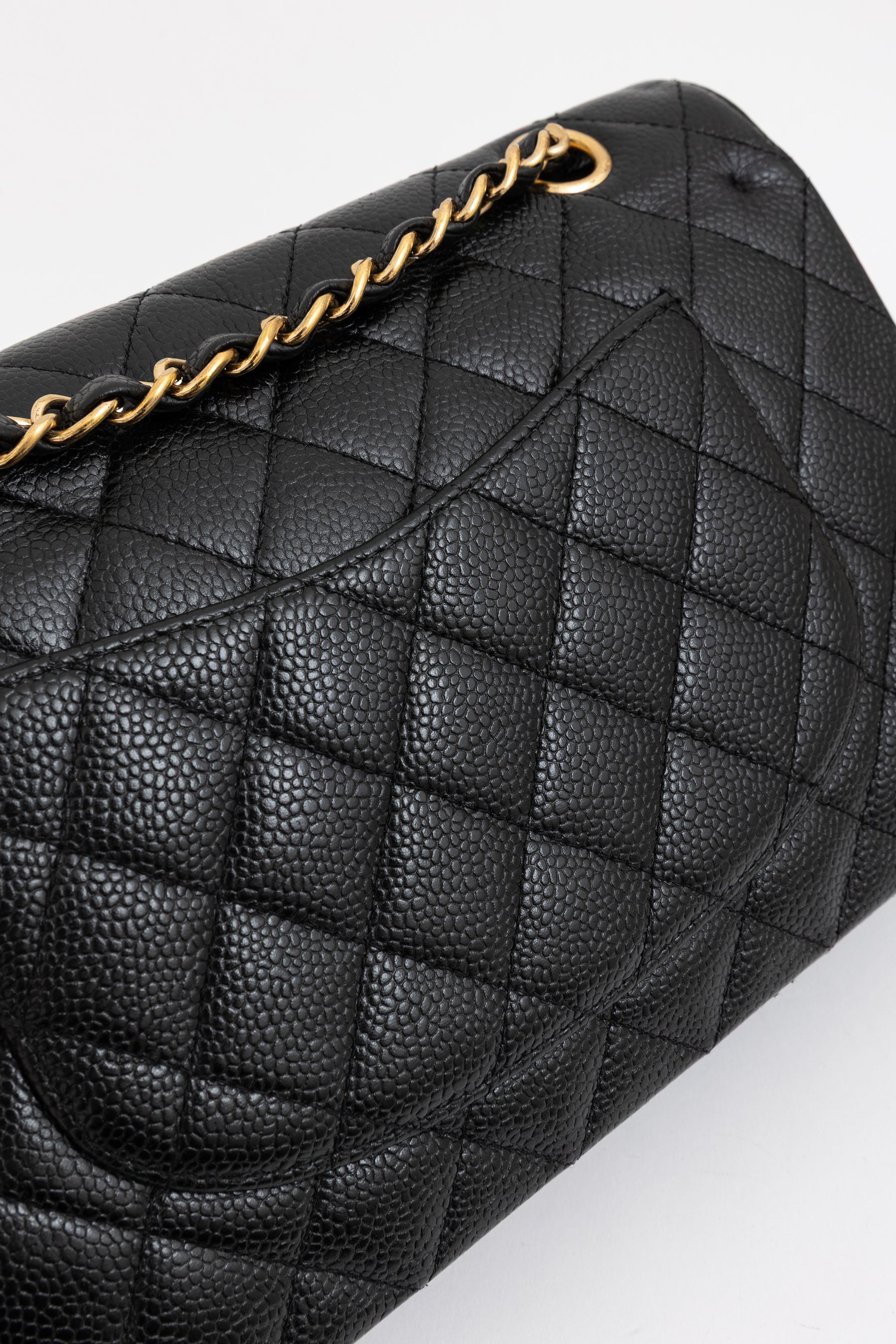 Medium Classic Flap