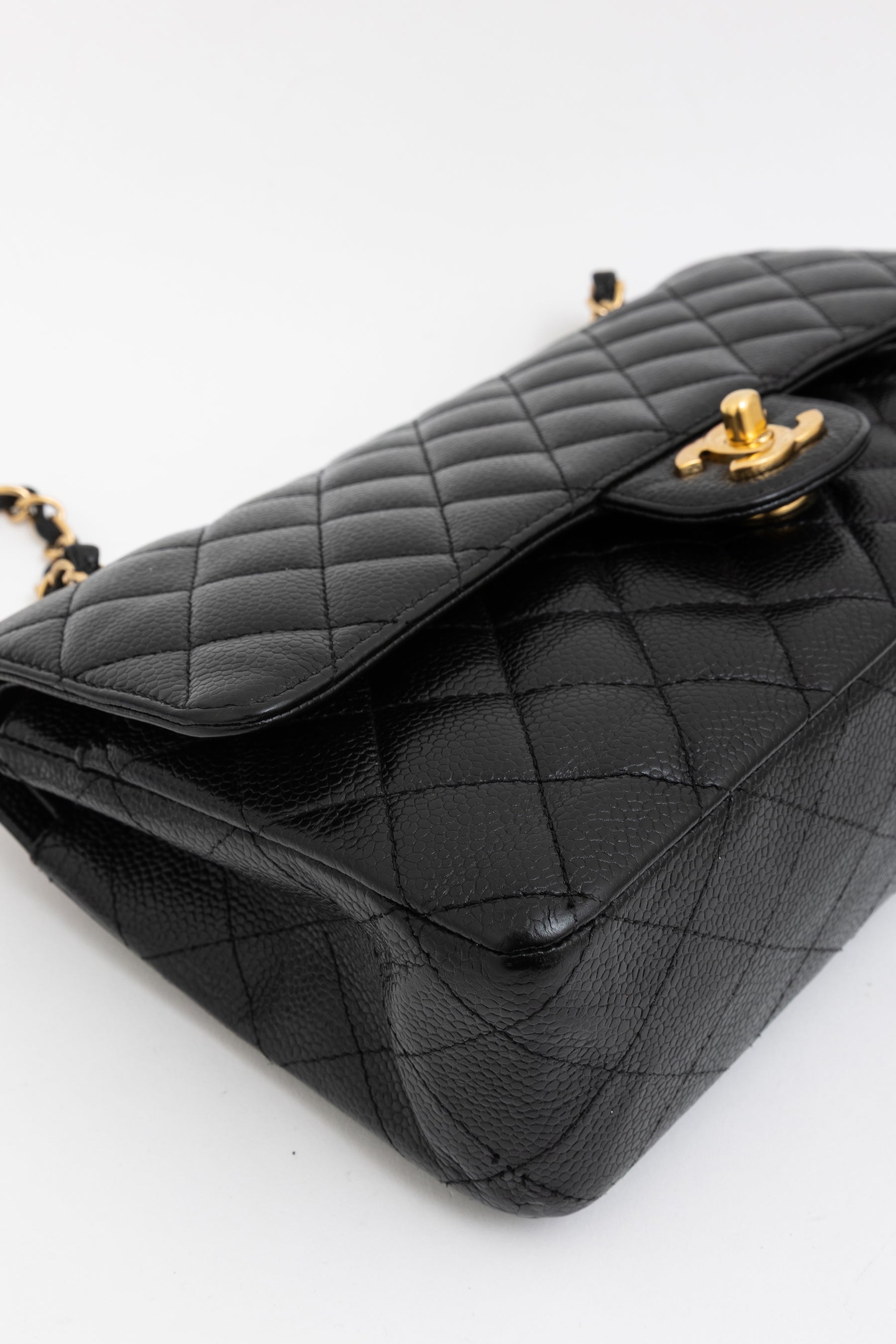 Medium Classic Flap
