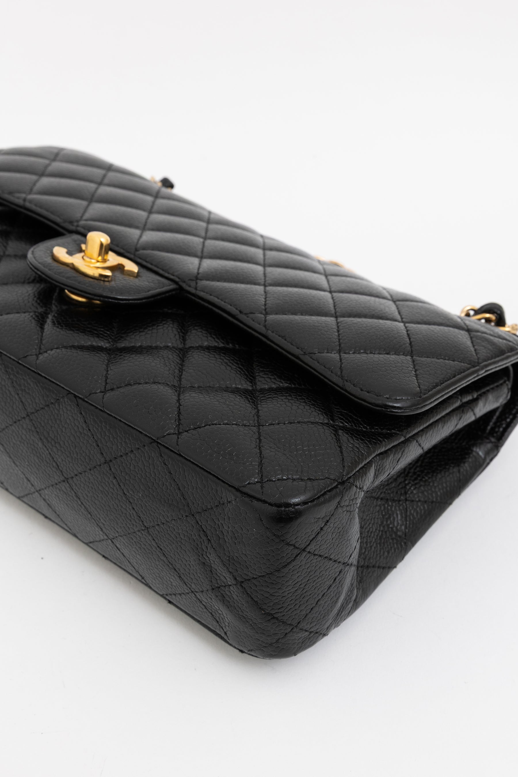 Medium Classic Flap