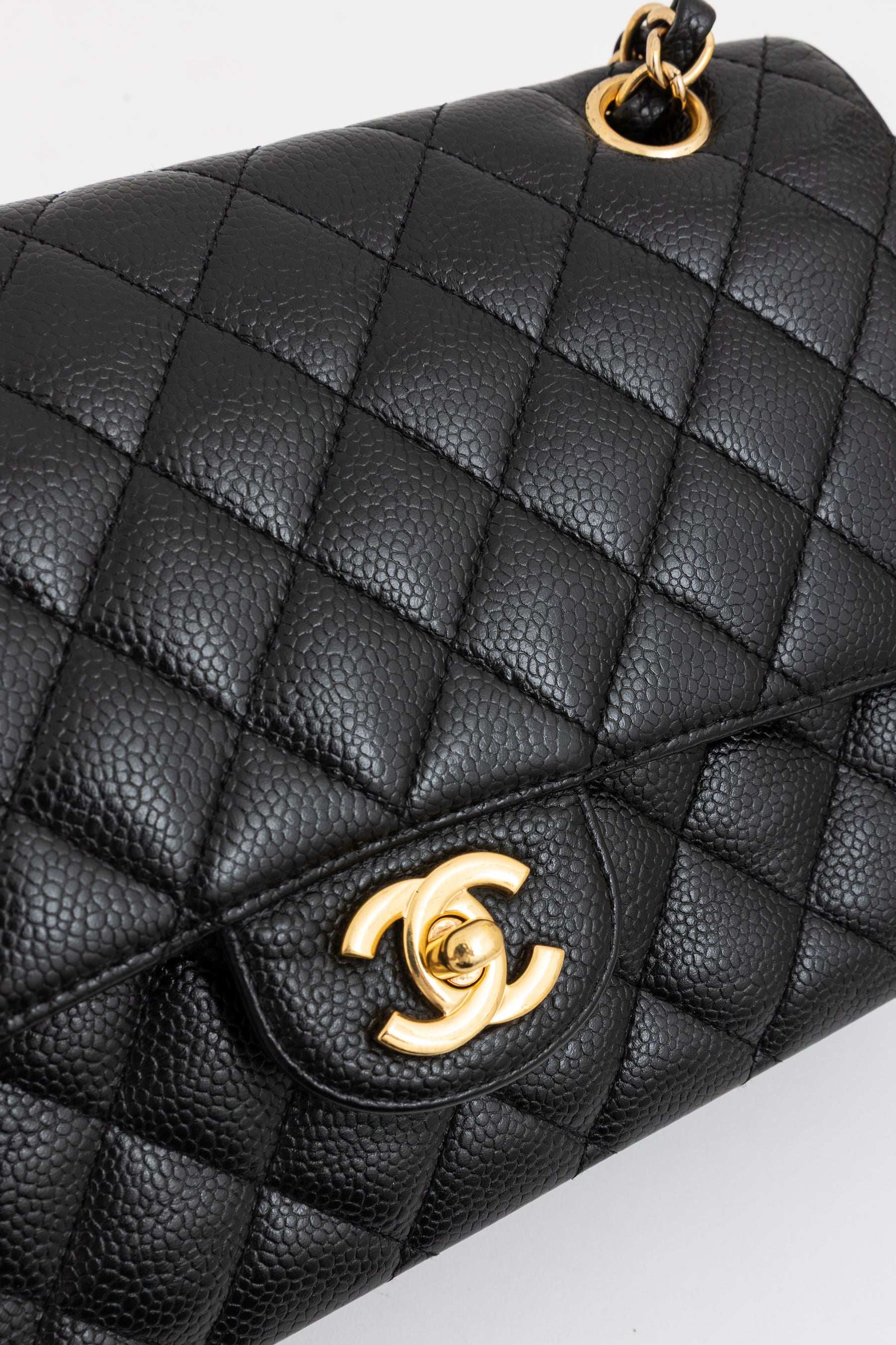 Medium Classic Flap