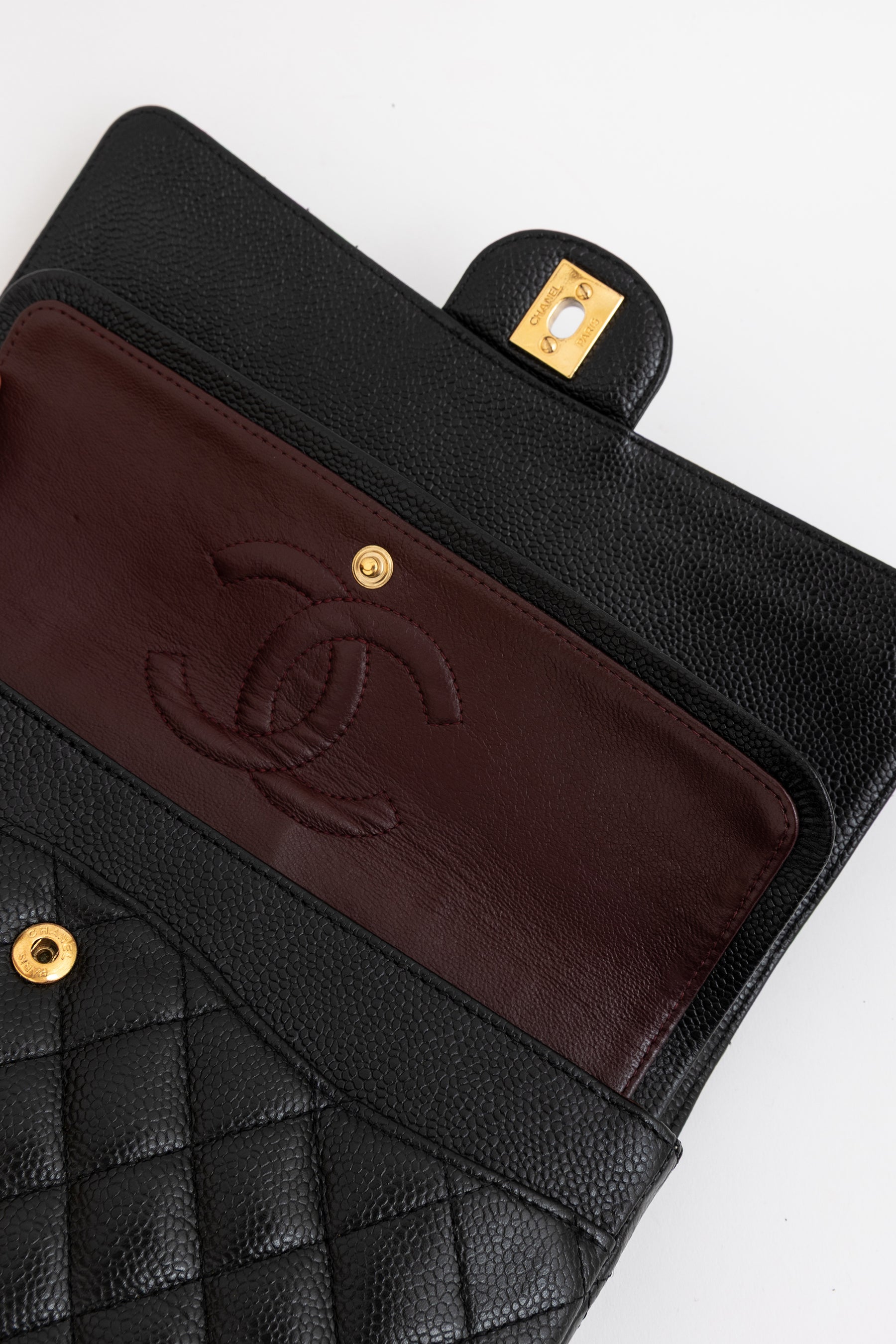 Medium Classic Flap