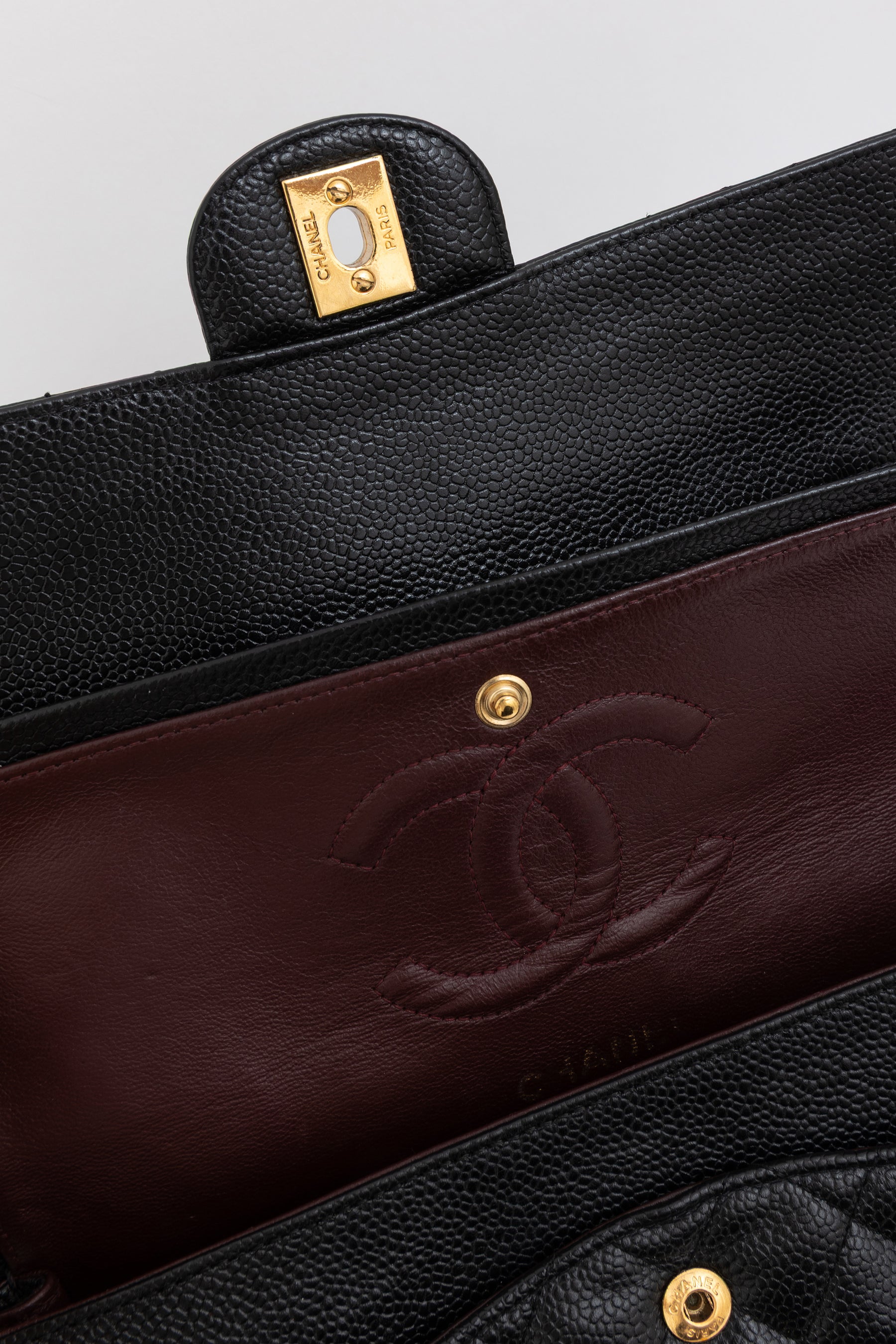 Medium Classic Flap