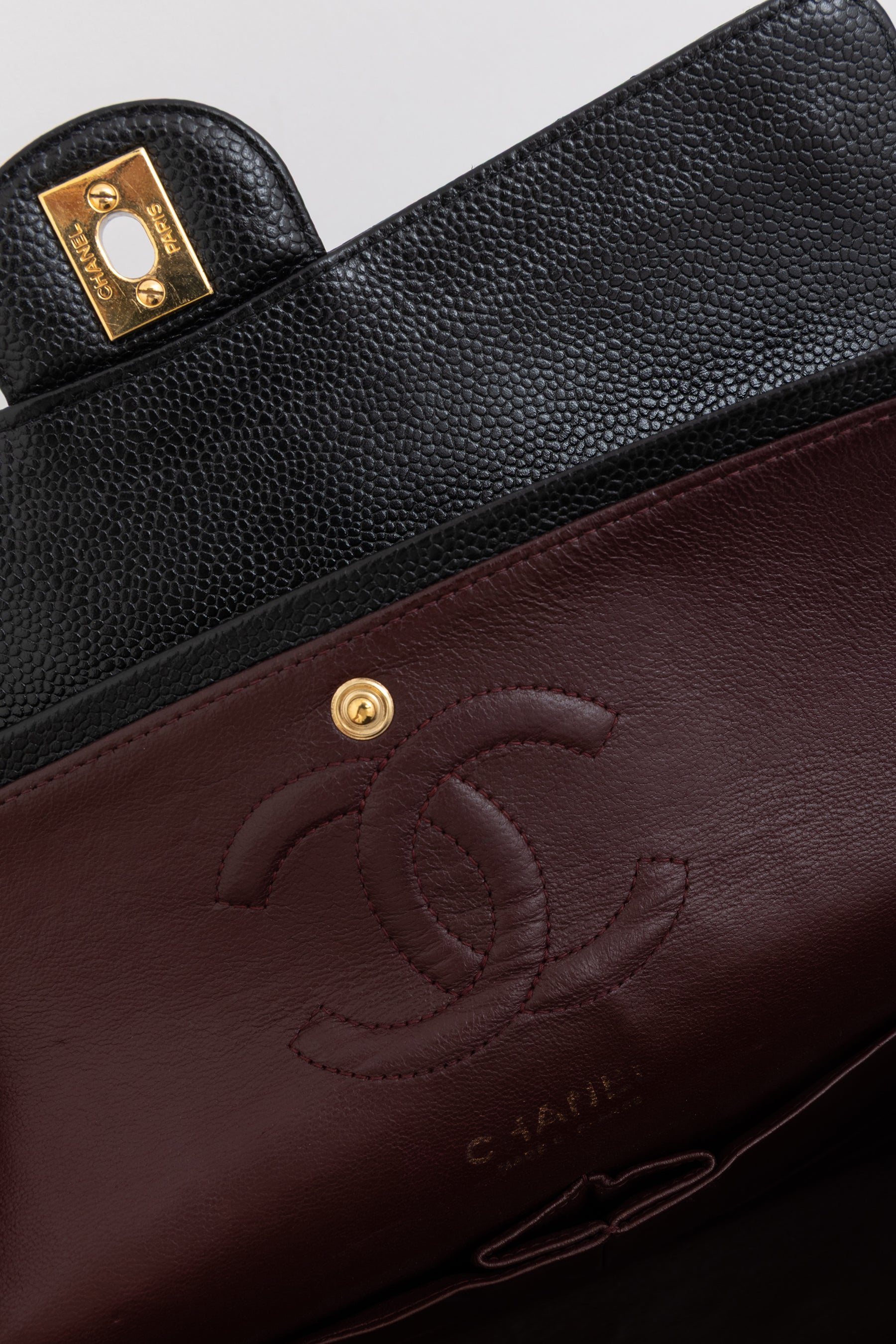 Medium Classic Flap