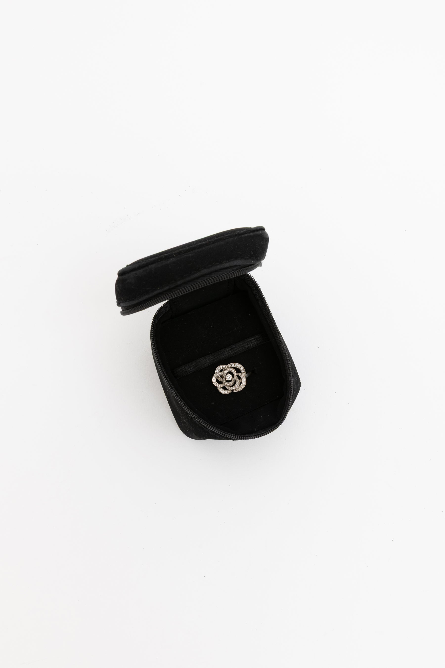 Diamond Fil De Camelia Ring