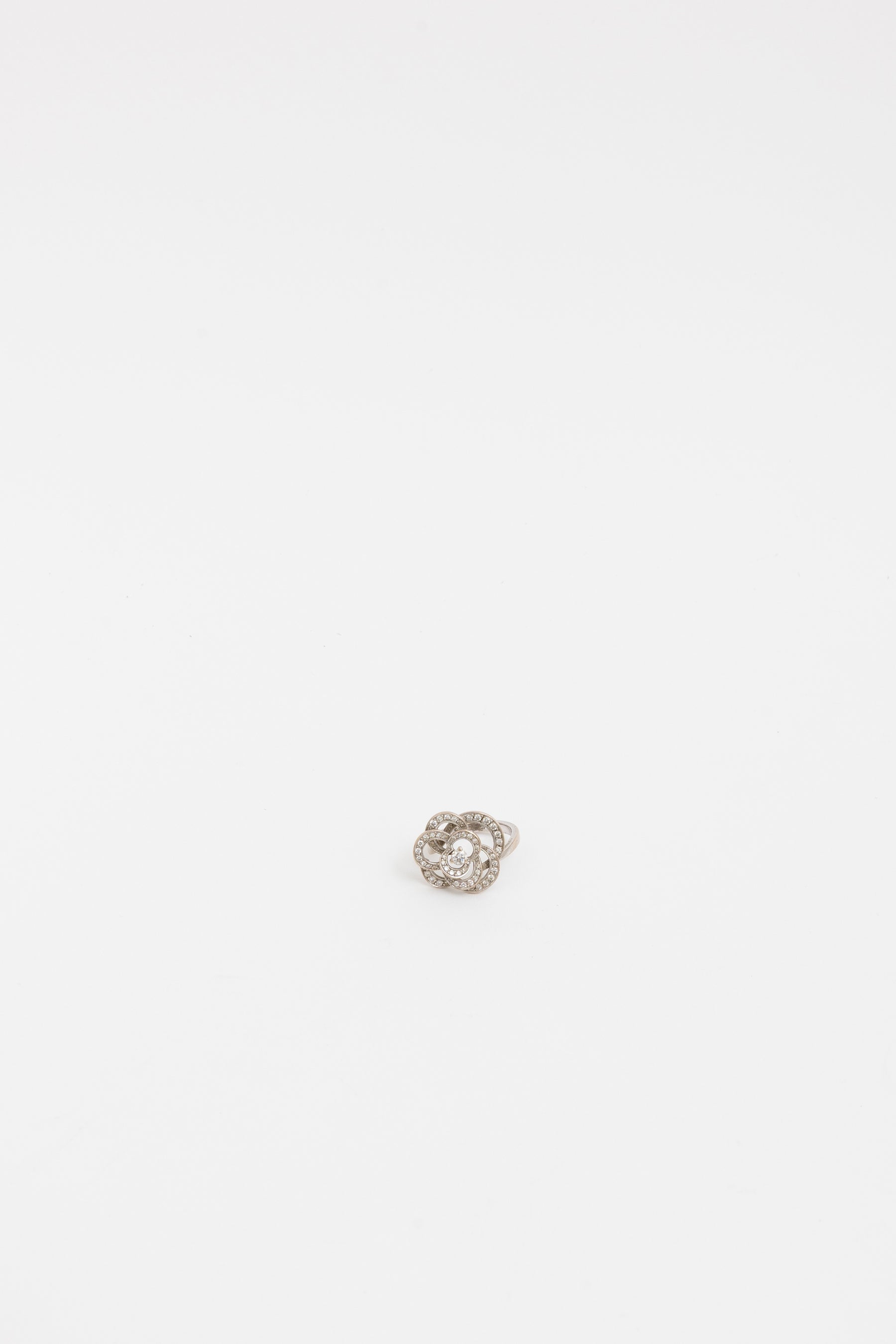 Diamond Fil De Camelia Ring