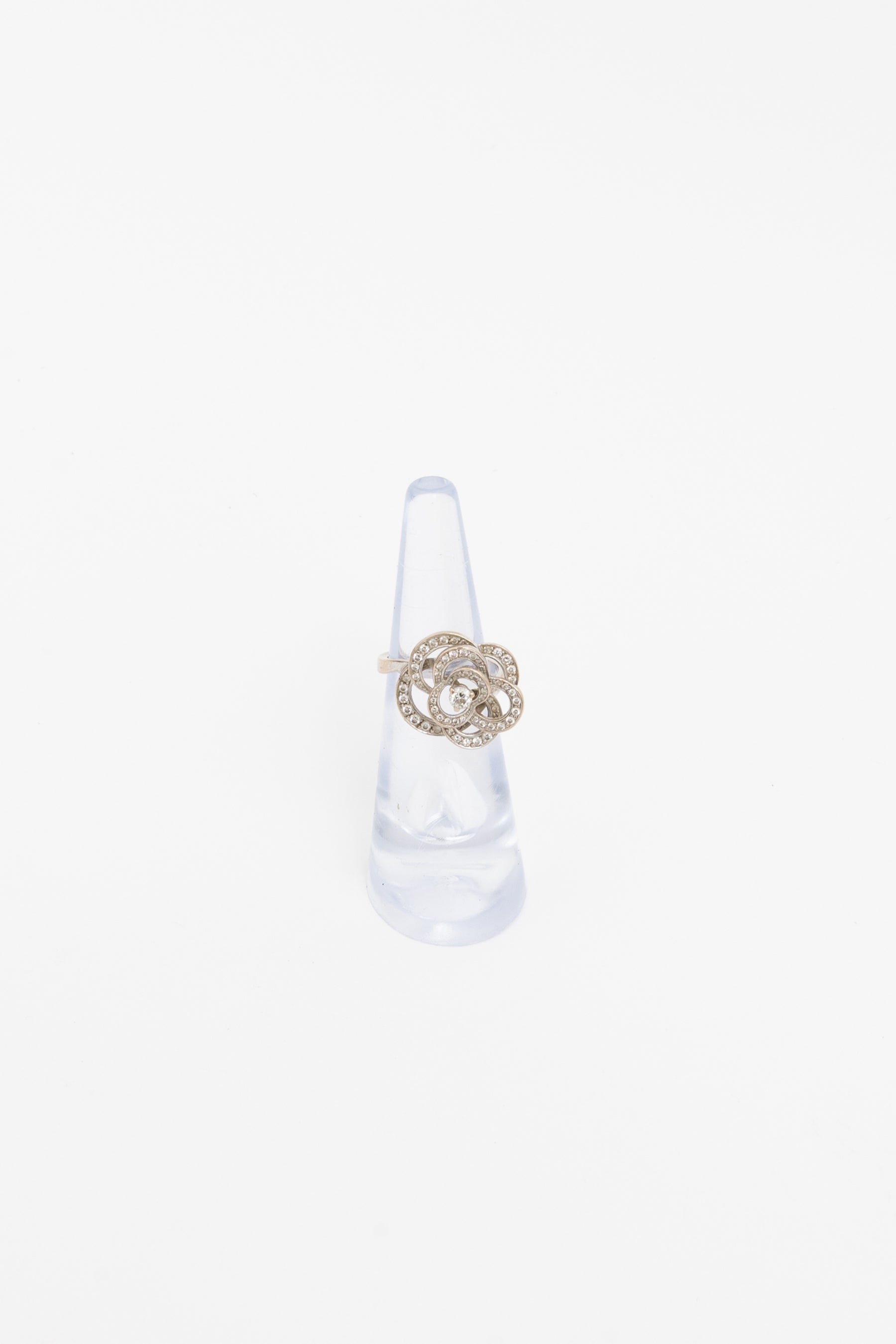 Diamond Fil De Camelia Ring