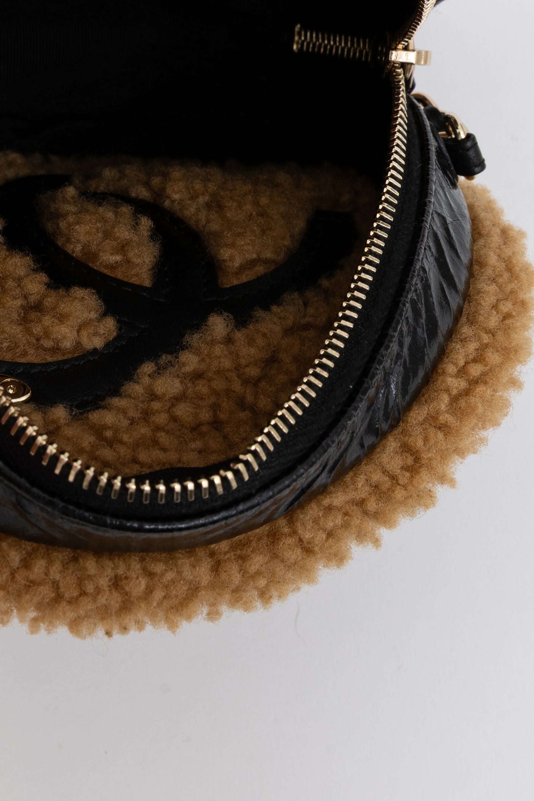 CC Logo Round Mini Bag