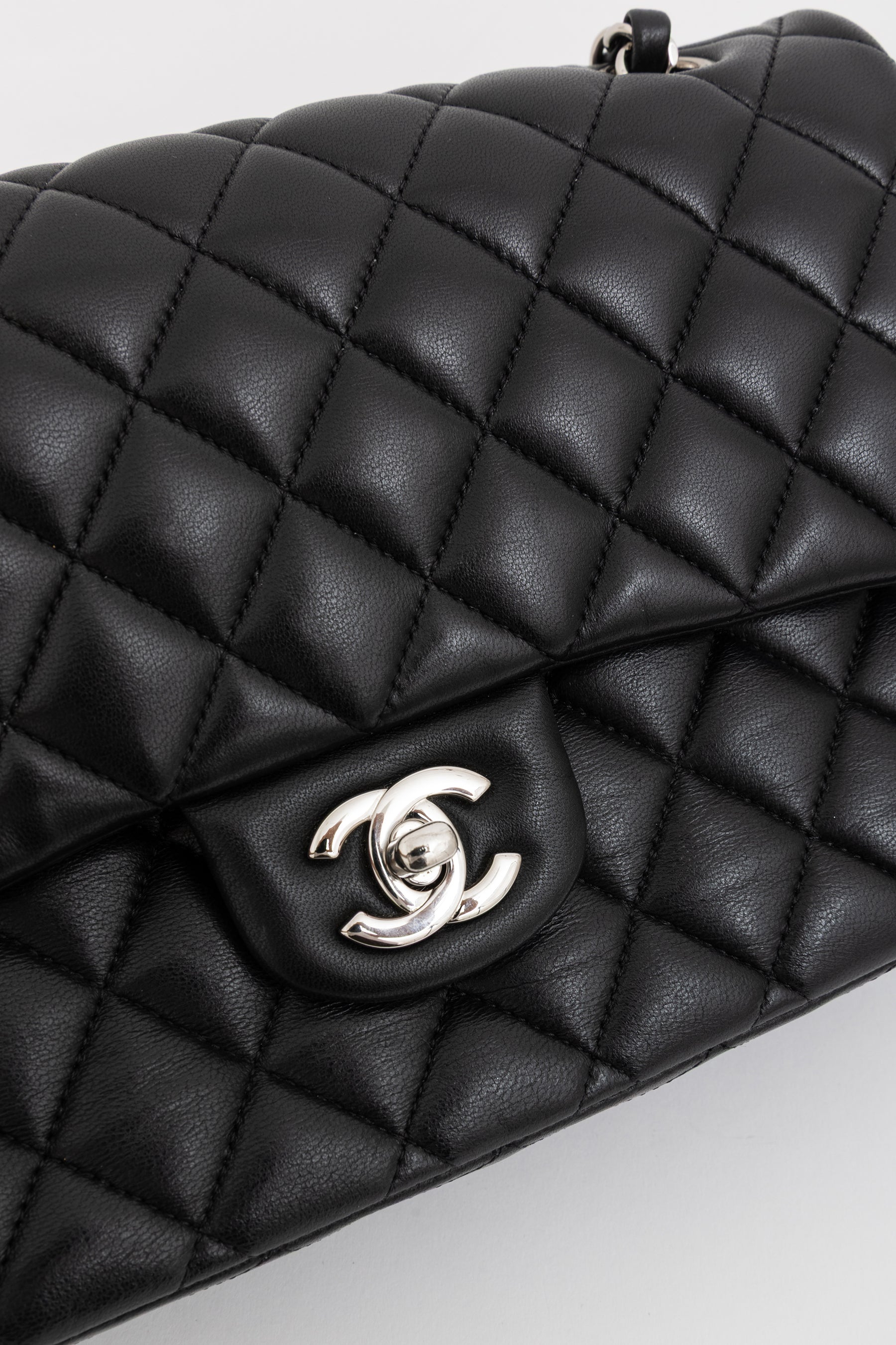 Classic 11.12 Handbag