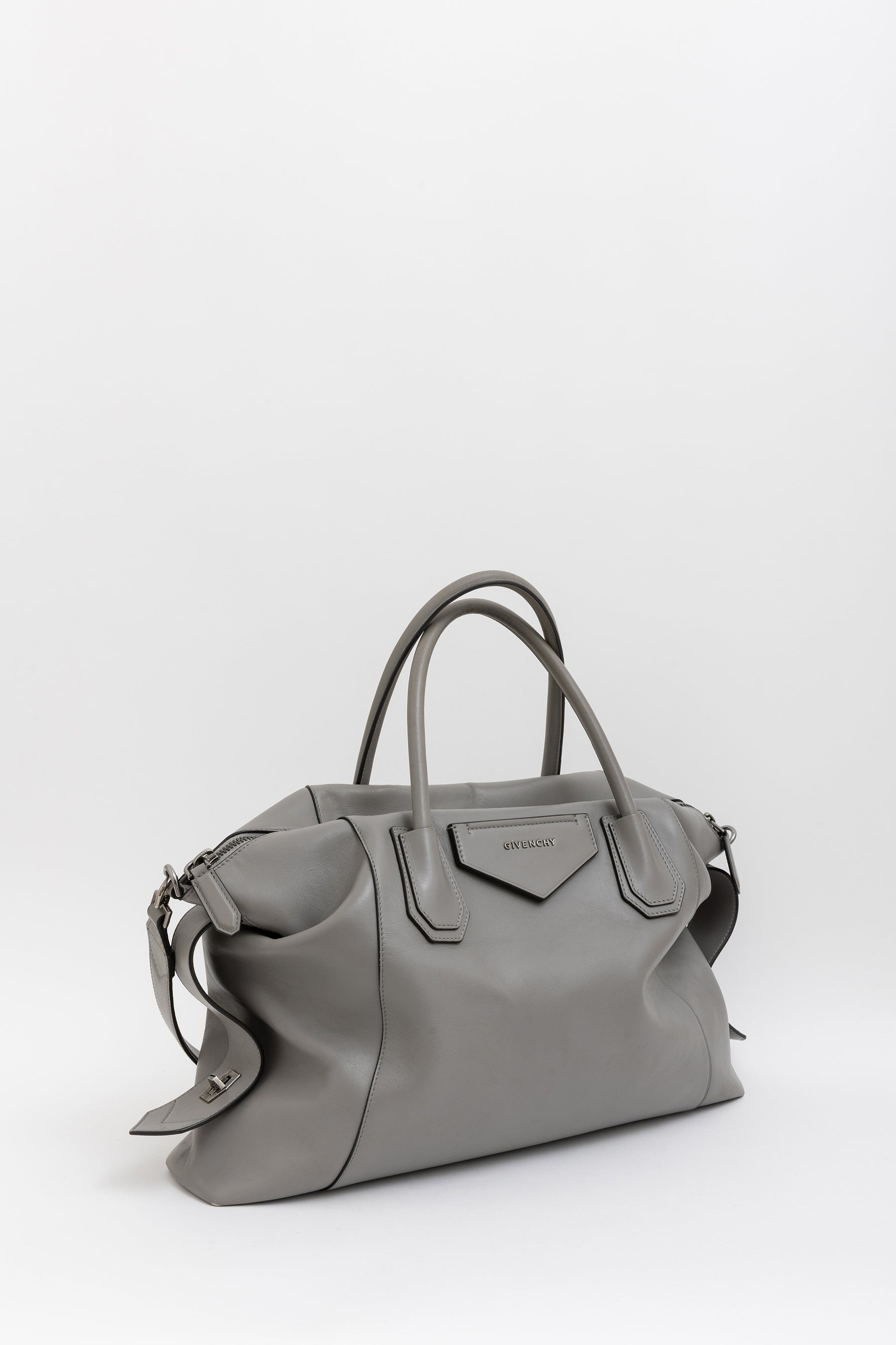 Soft Medium Antigona Bag