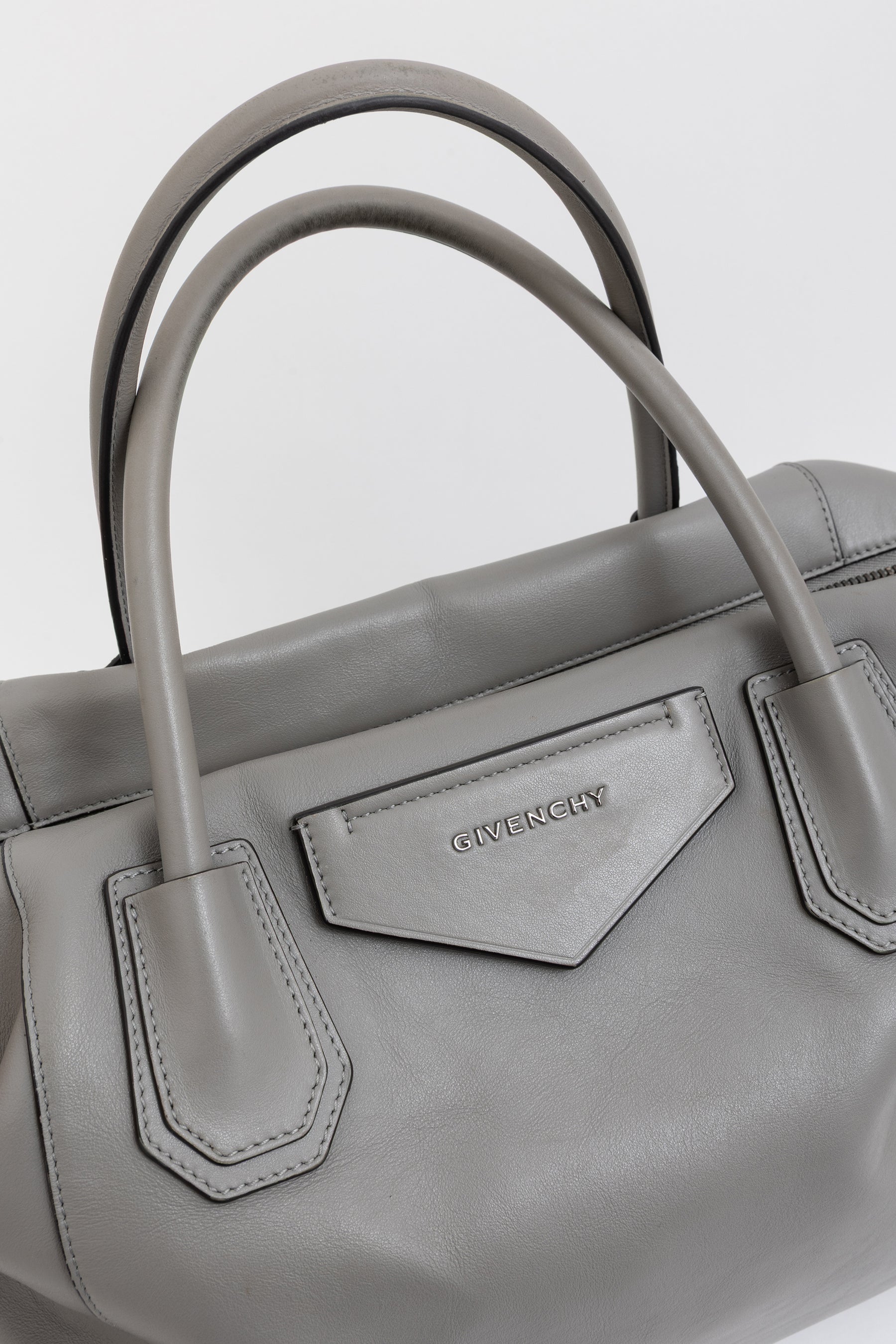 Soft Medium Antigona Bag