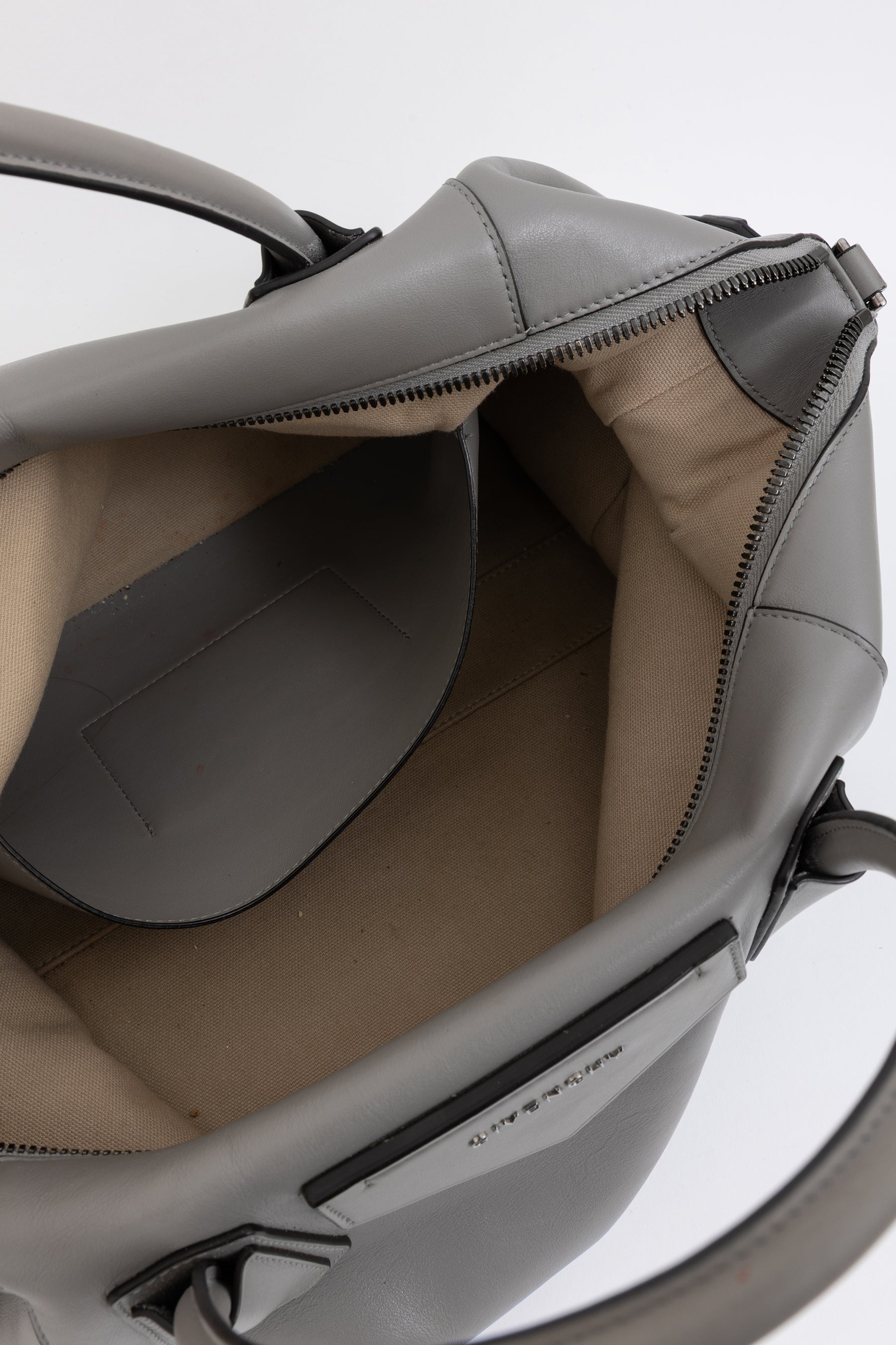 Soft Medium Antigona Bag