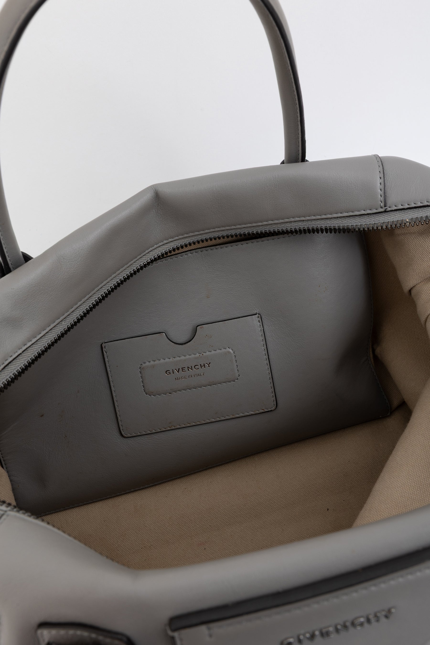 Soft Medium Antigona Bag