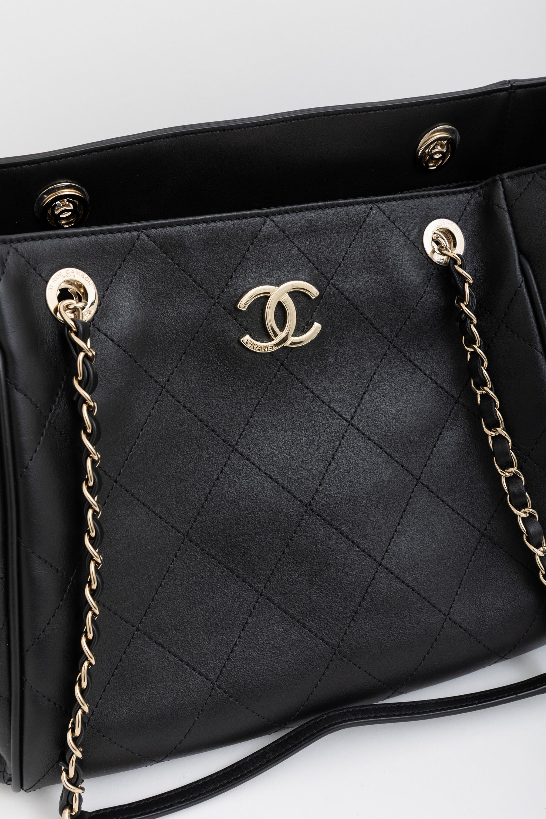 Quilted Chain Handle Shopping Tote