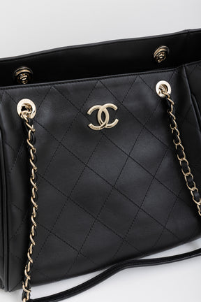 Quilted Chain Handle Shopping Tote