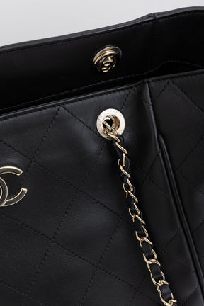 Quilted Chain Handle Shopping Tote