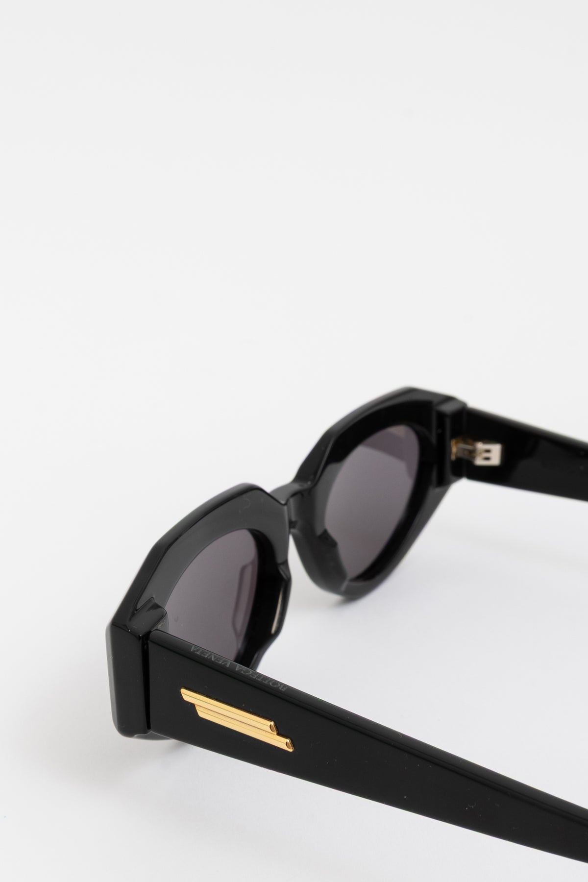 BV1031S Oval Sunglasses
