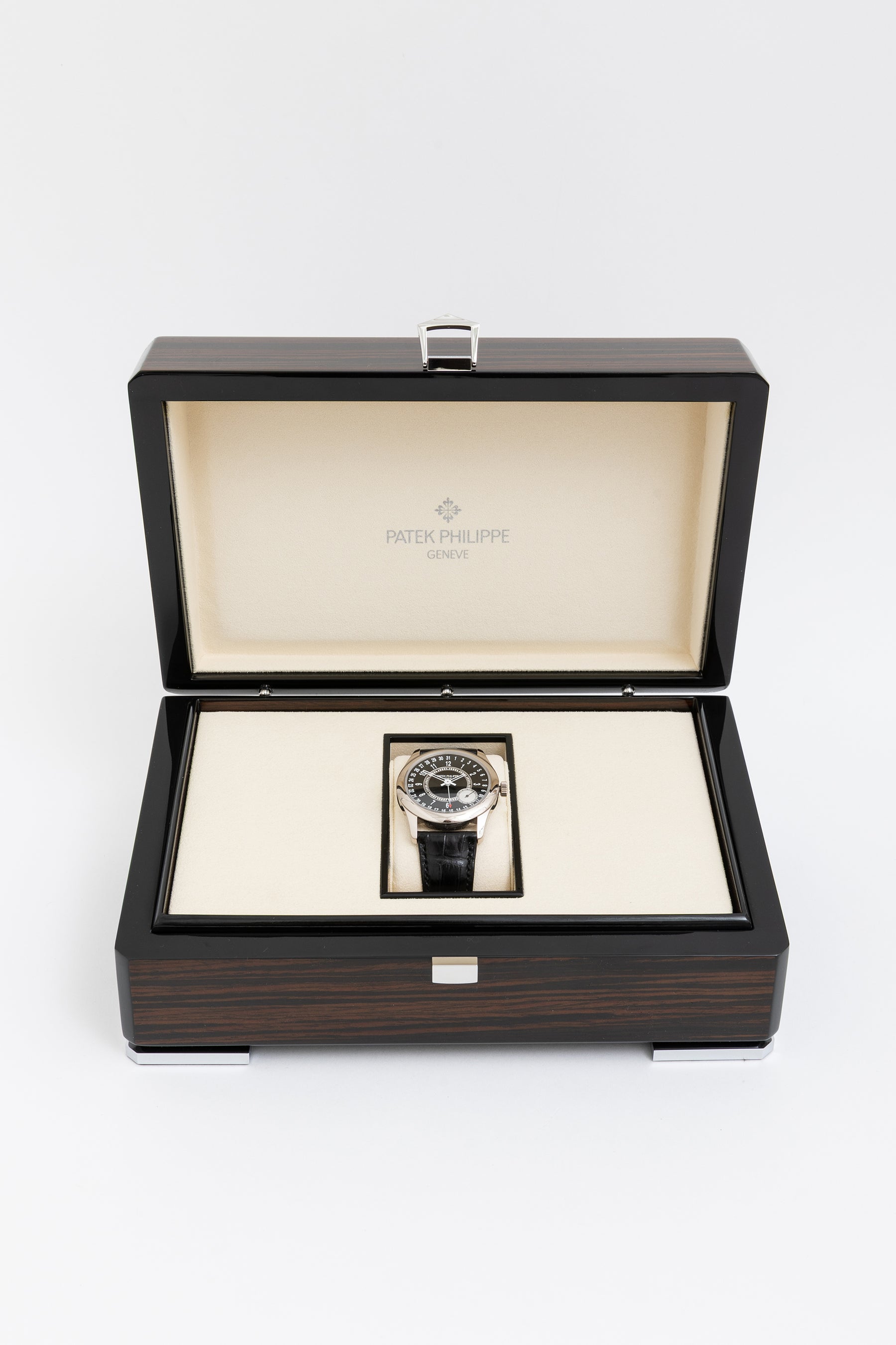 6006G-001 18k White Gold Calatrava Wristwatch