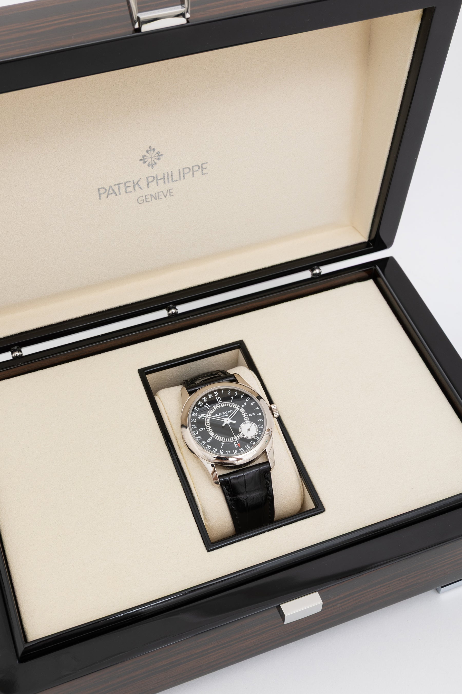 6006G-001 18k White Gold Calatrava Wristwatch