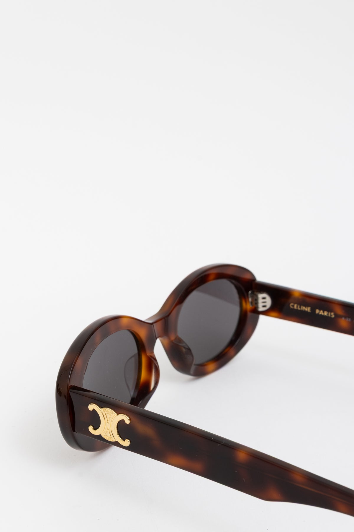 Triomphe 01 Oval Sunglasses