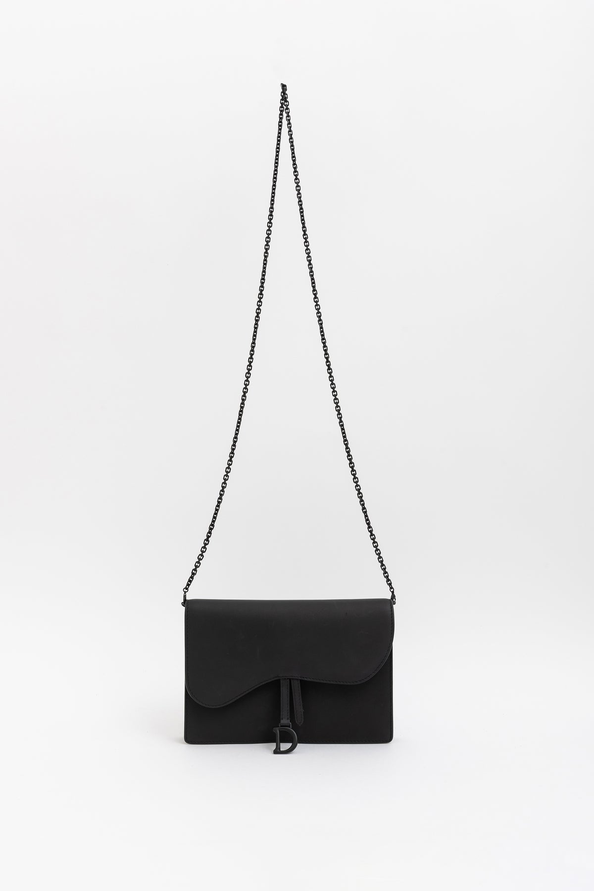 Ultramatte Saddle Wallet on Chain