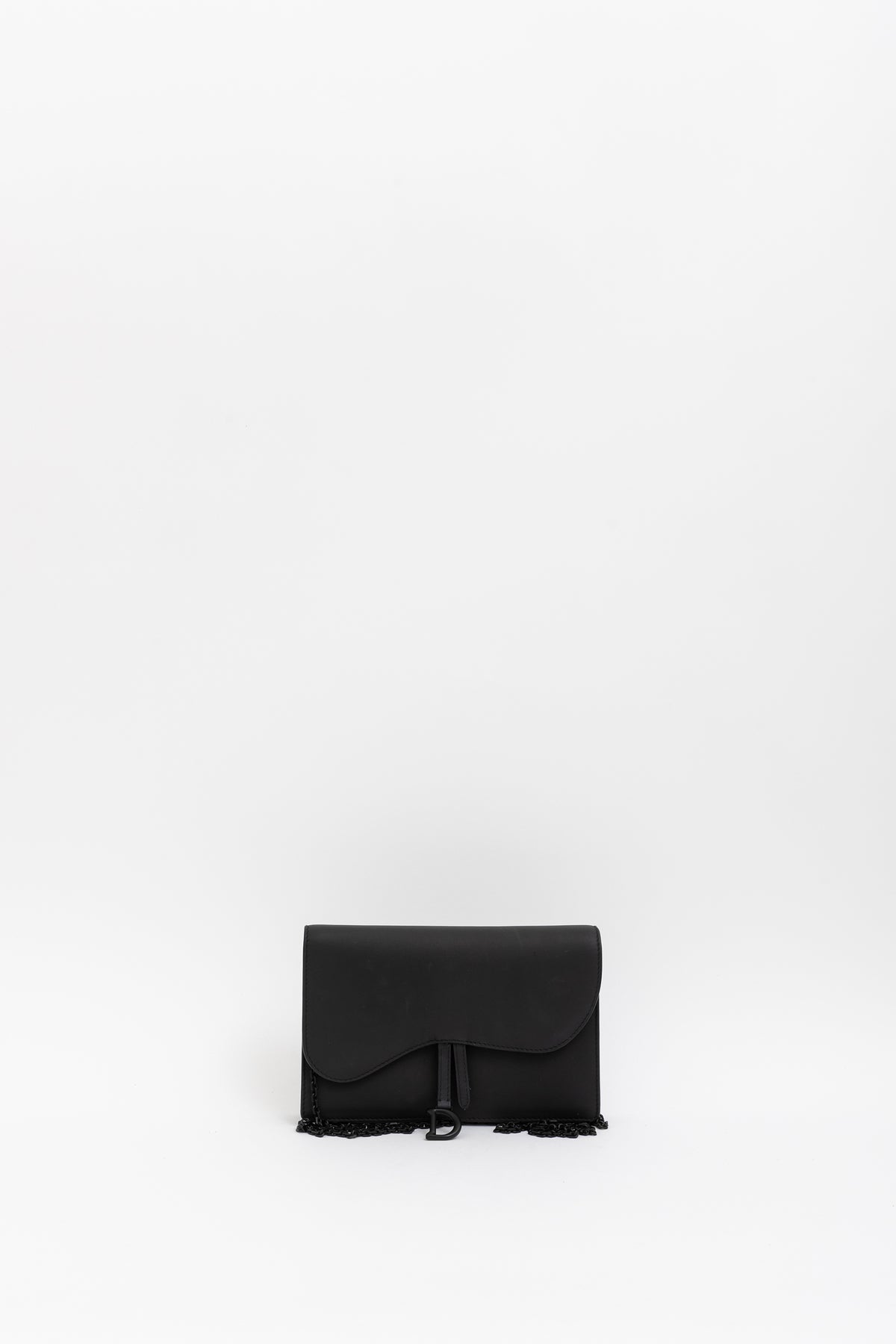 Ultramatte Saddle Wallet on Chain