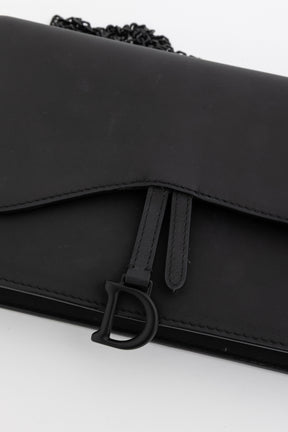 Ultramatte Saddle Wallet on Chain